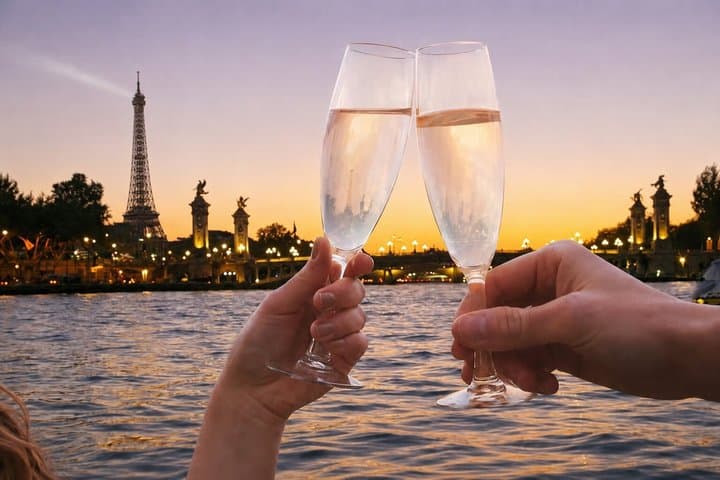 Sonnenuntergangs- und Abend-Champagner-Kreuzfahrten auf der Seine in Paris