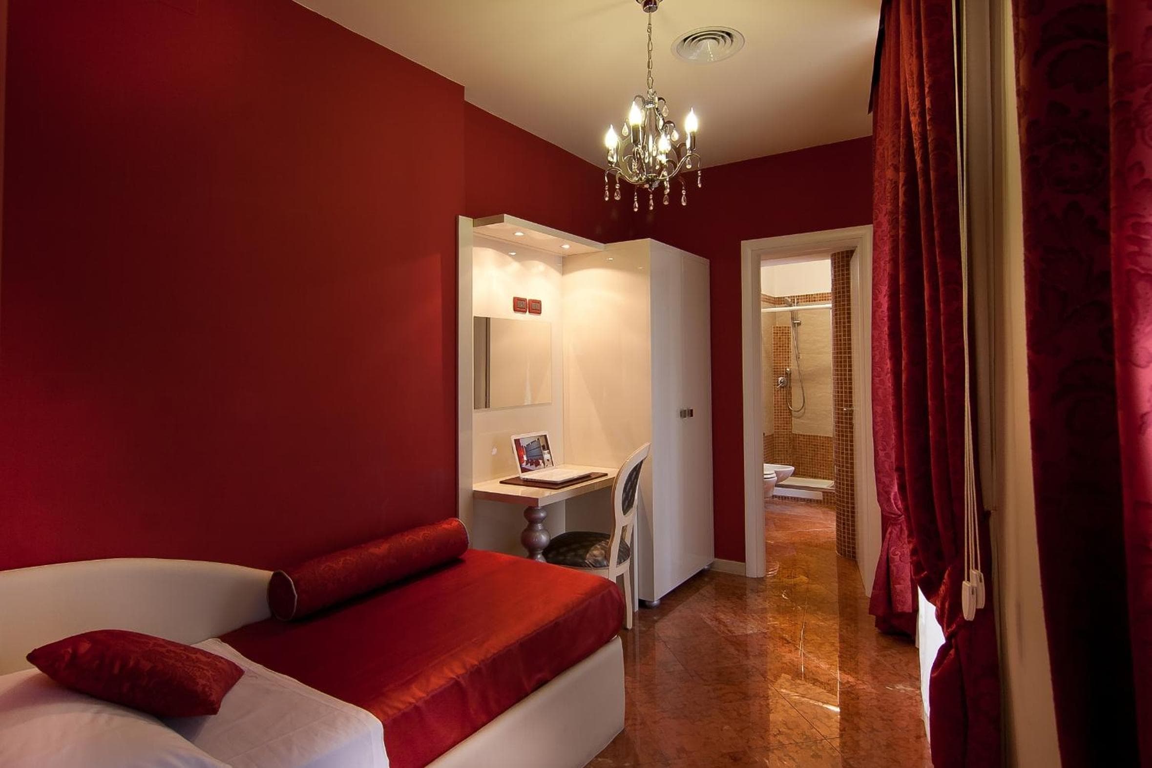 Hotel Fellini — 25