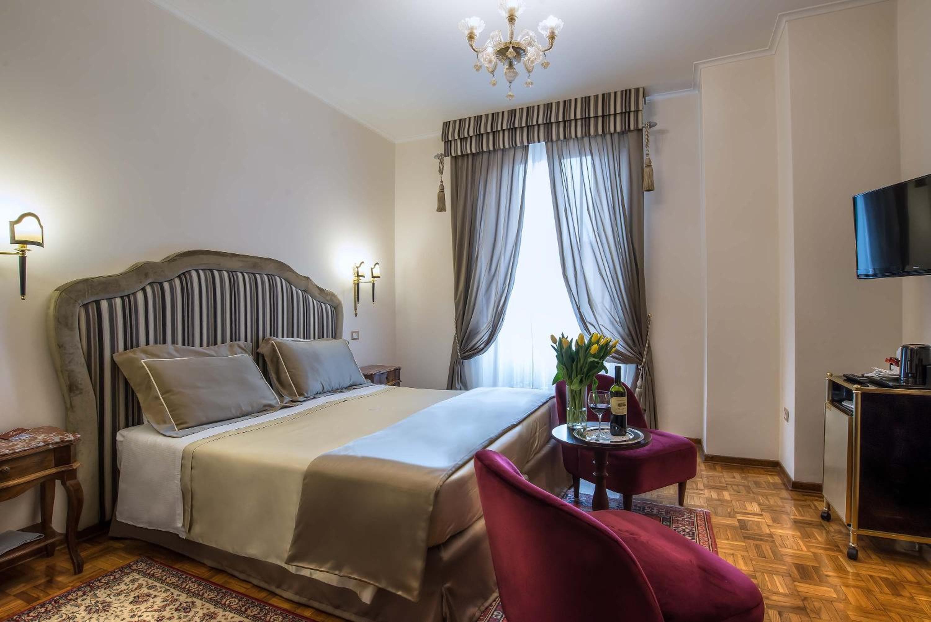 Hotel Forum — 30