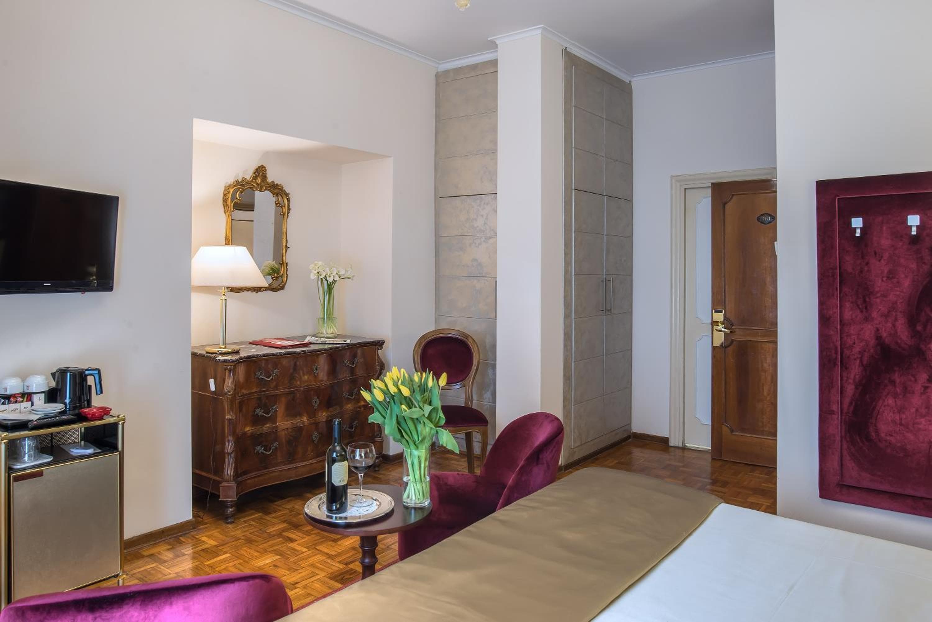 Hotel Forum — 30