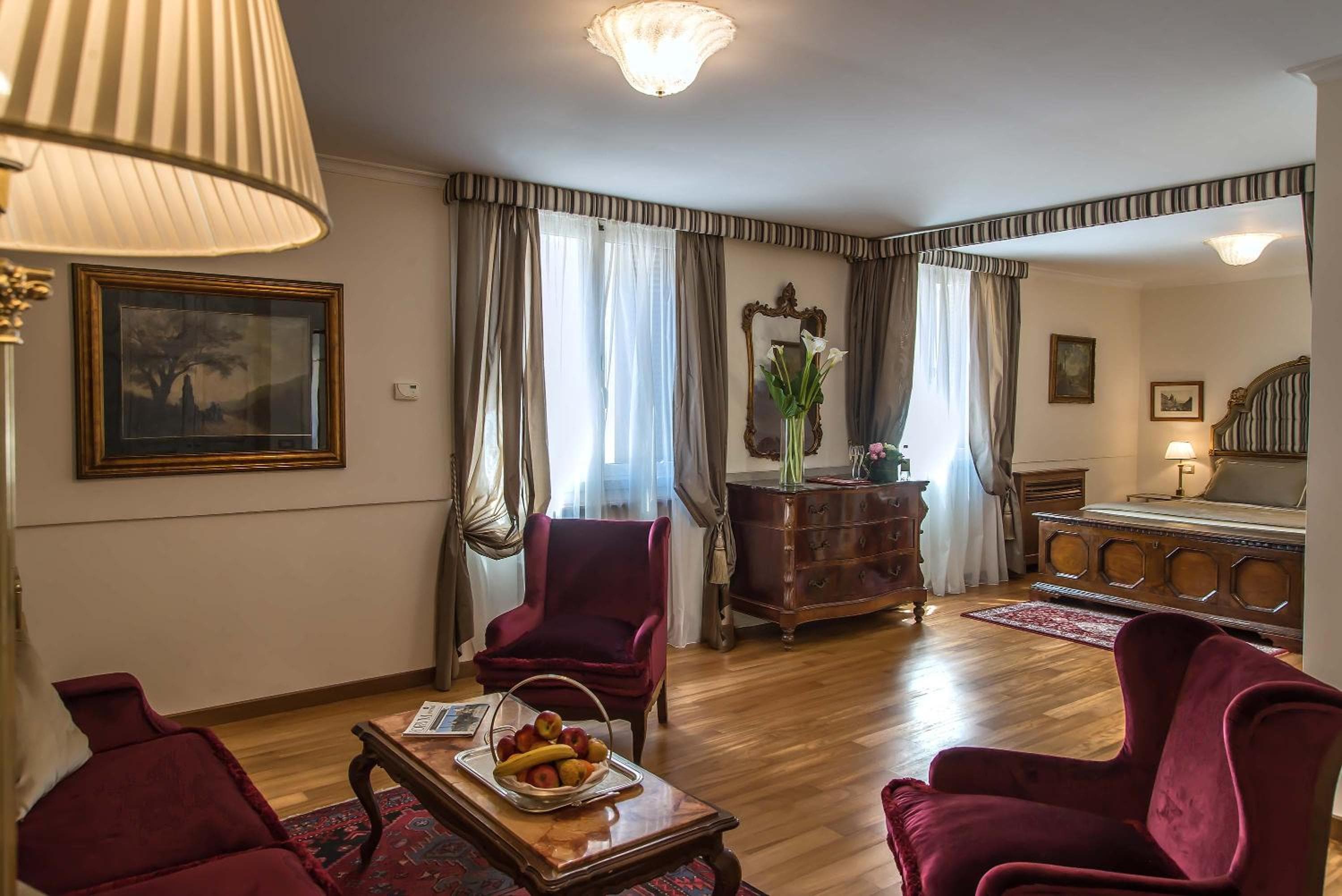 Hotel Forum — 21