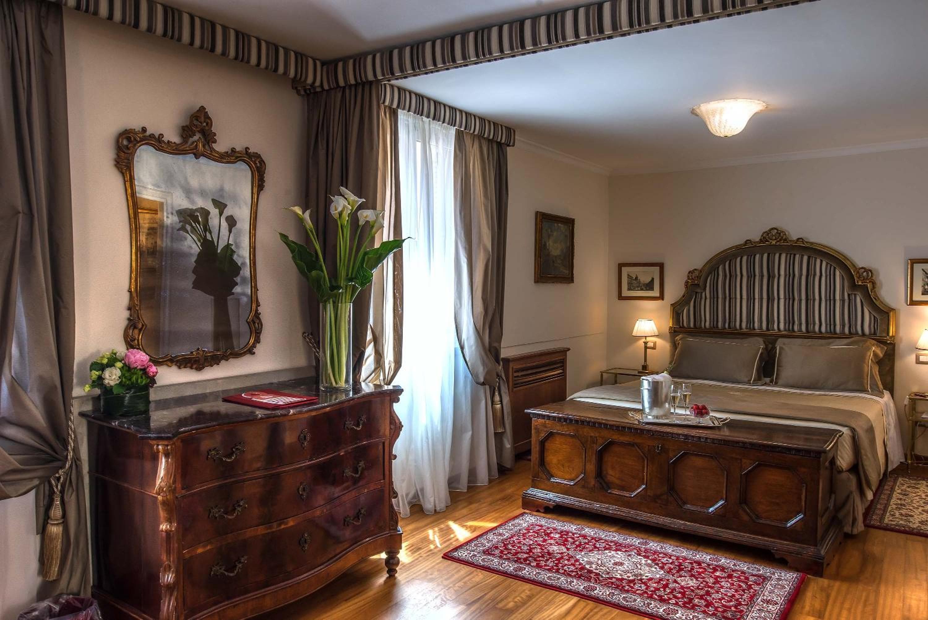 Hotel Forum — 16