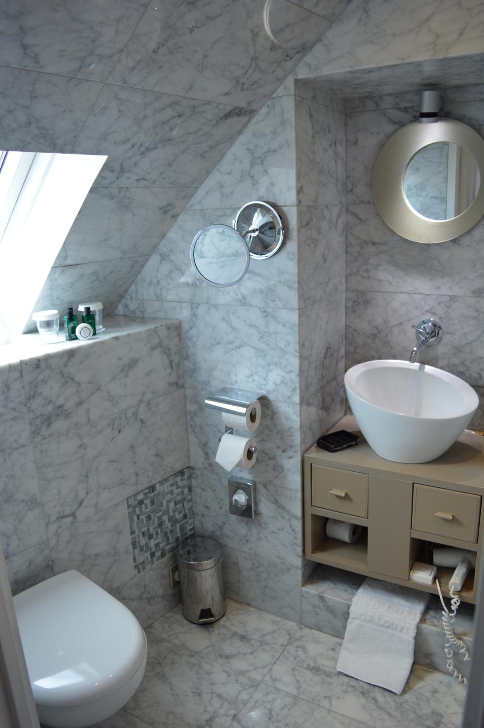 Hotel Lumen Paris Louvre — 19