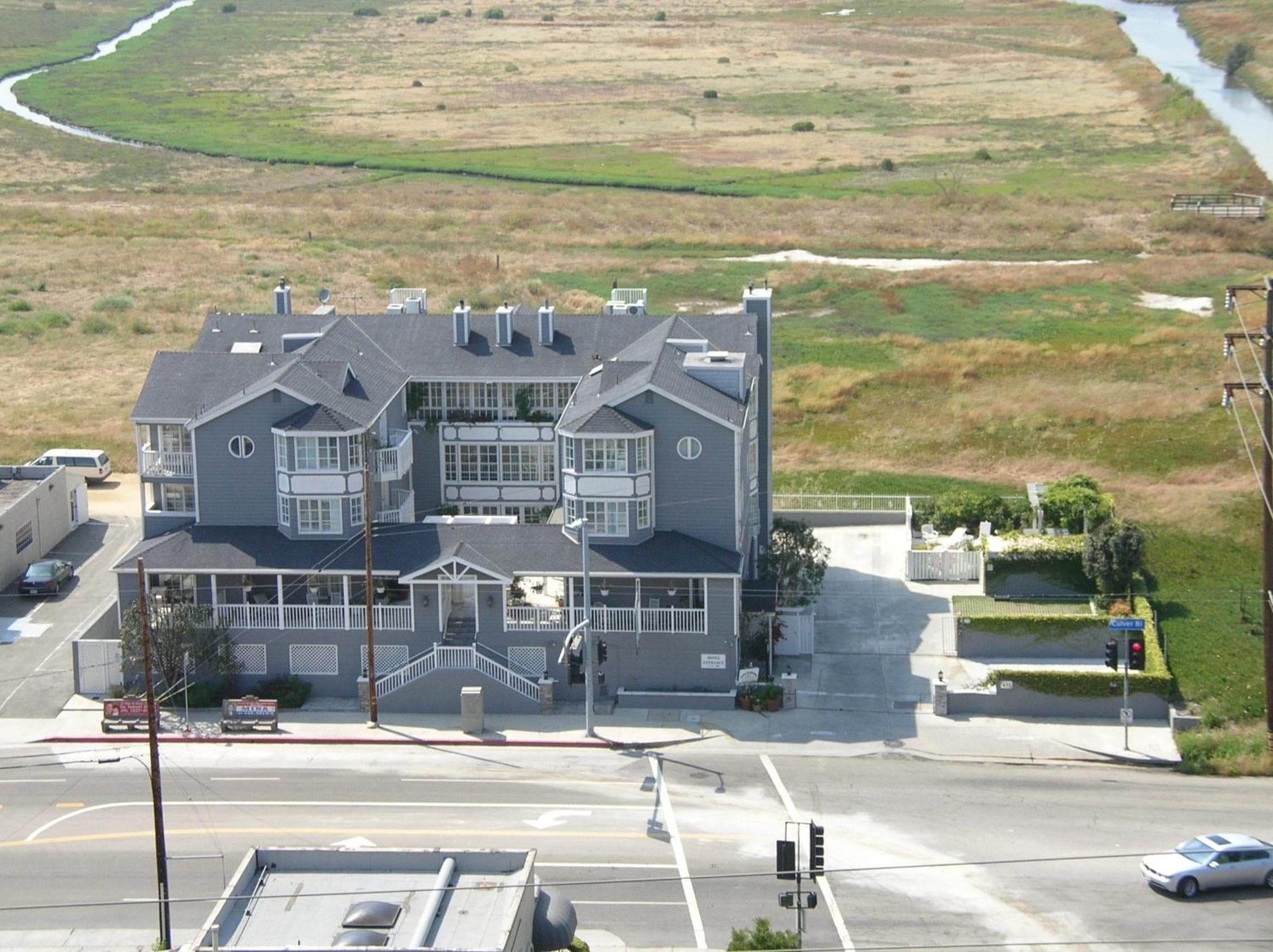 Entra a Playa del Rey — 13