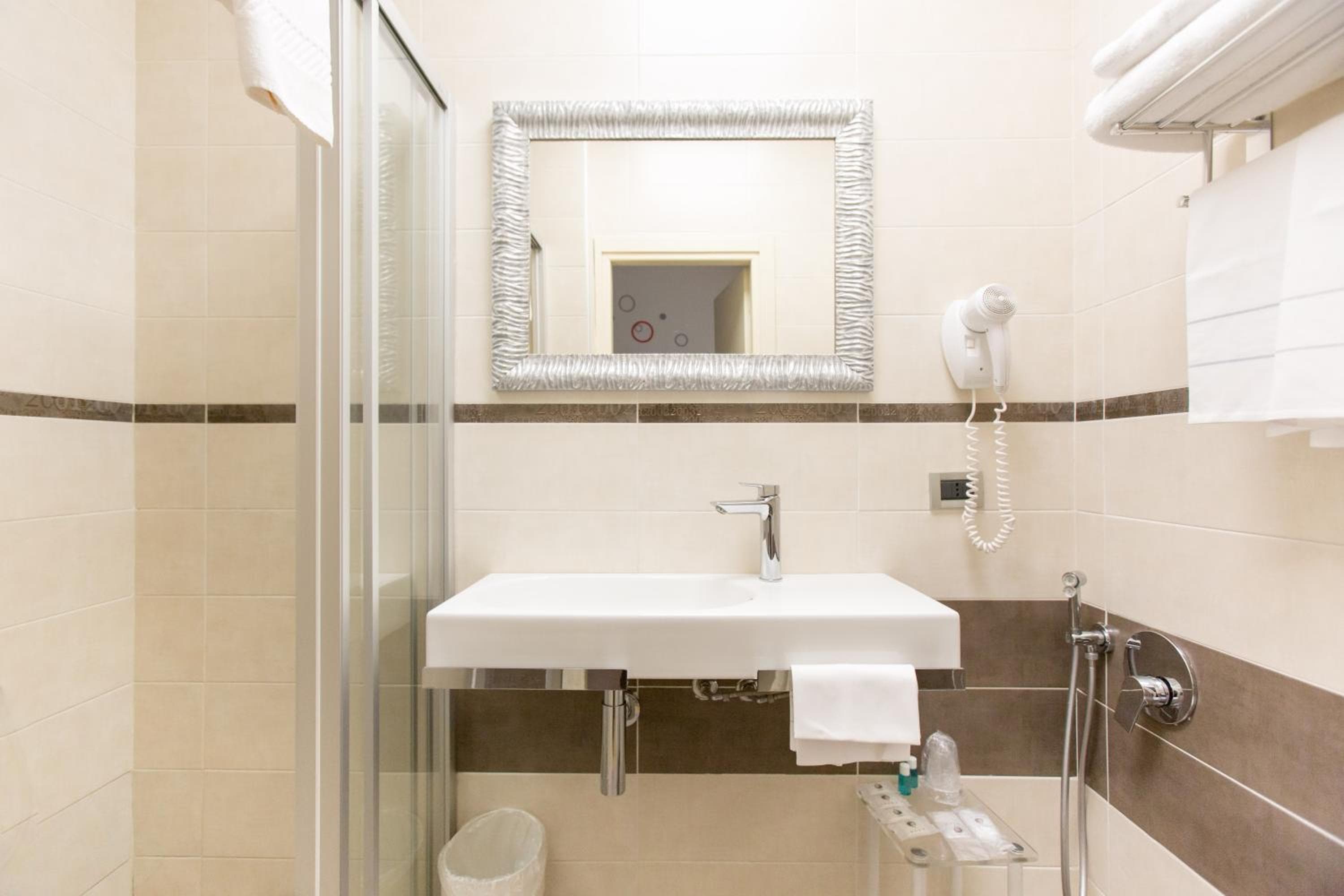 Hotel Piacenza — 11