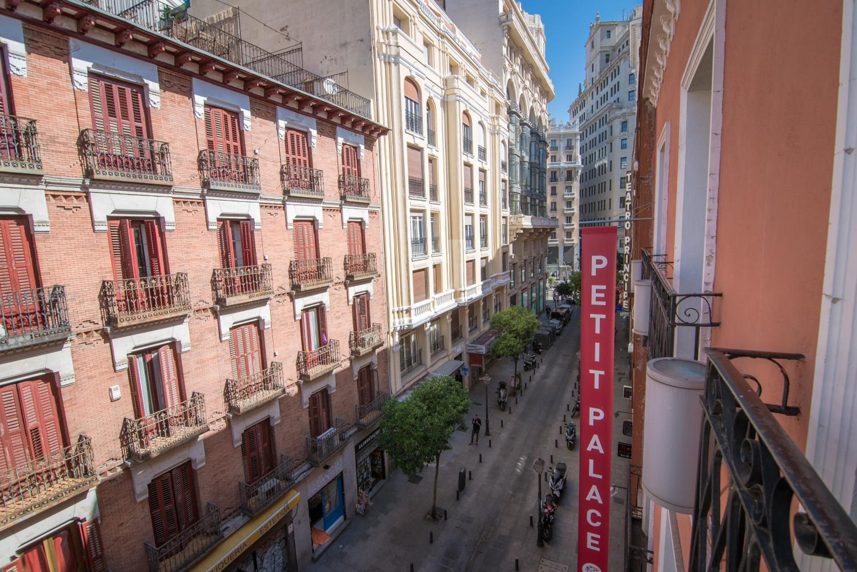 Petit Palace Tres Cruces — 20