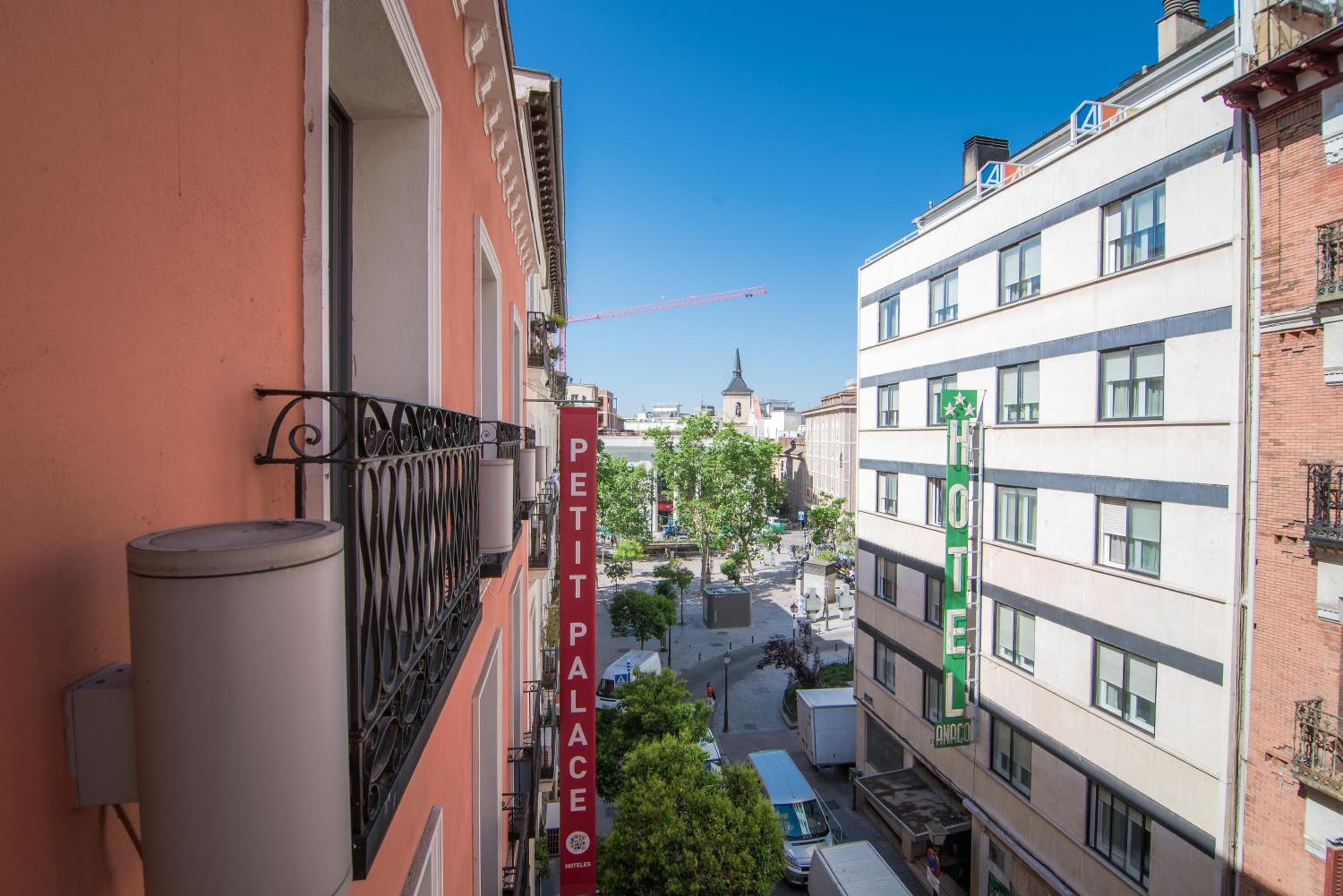 Petit Palace Tres Cruces — 12