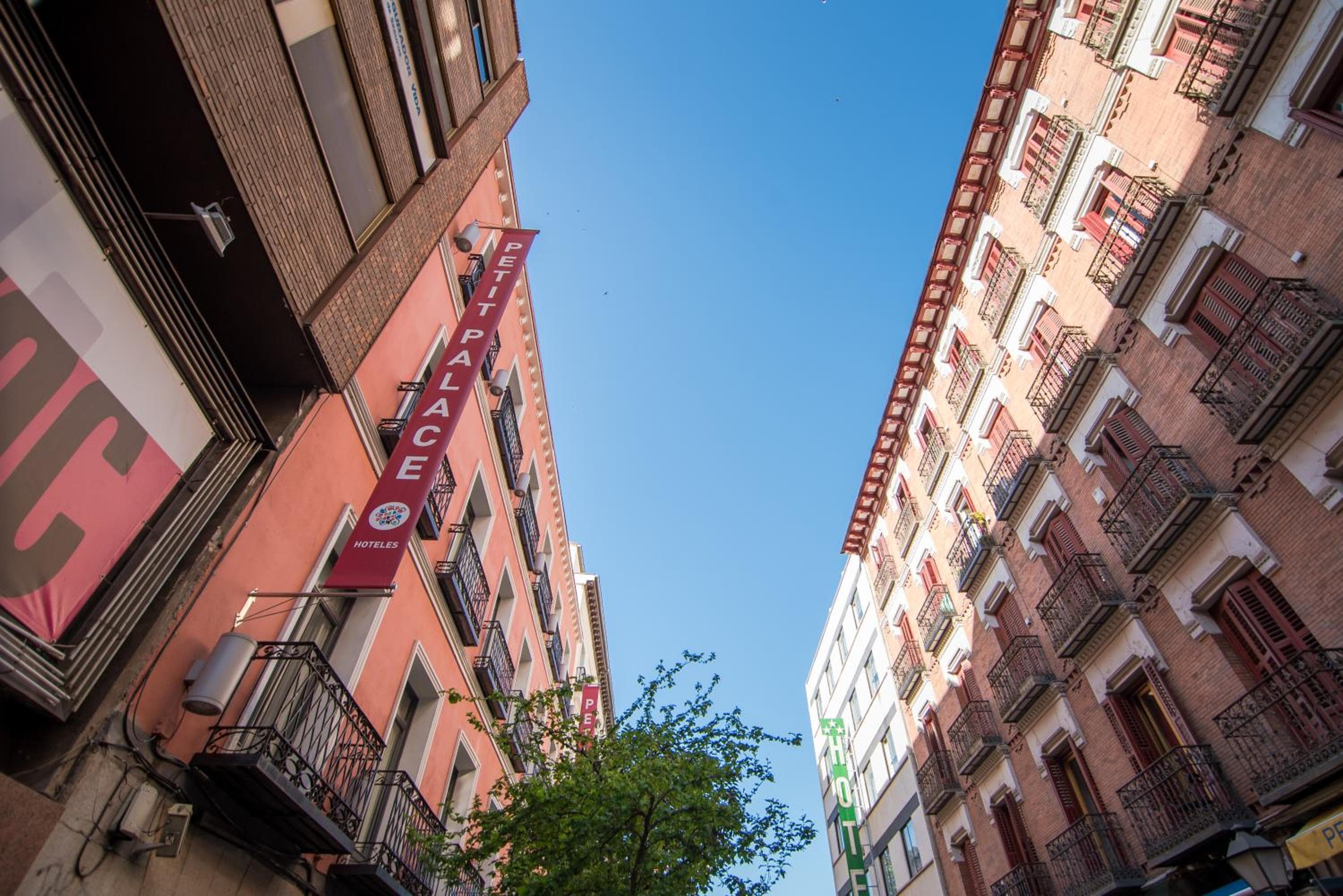 Petit Palace Tres Cruces — 20