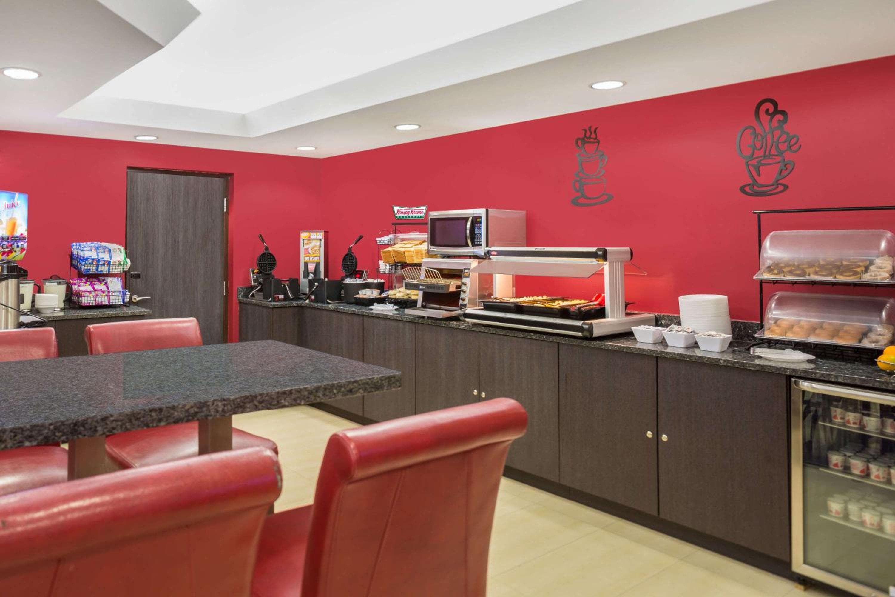 Ramada by Wyndham Miami Springs/Miami International Airport — 4