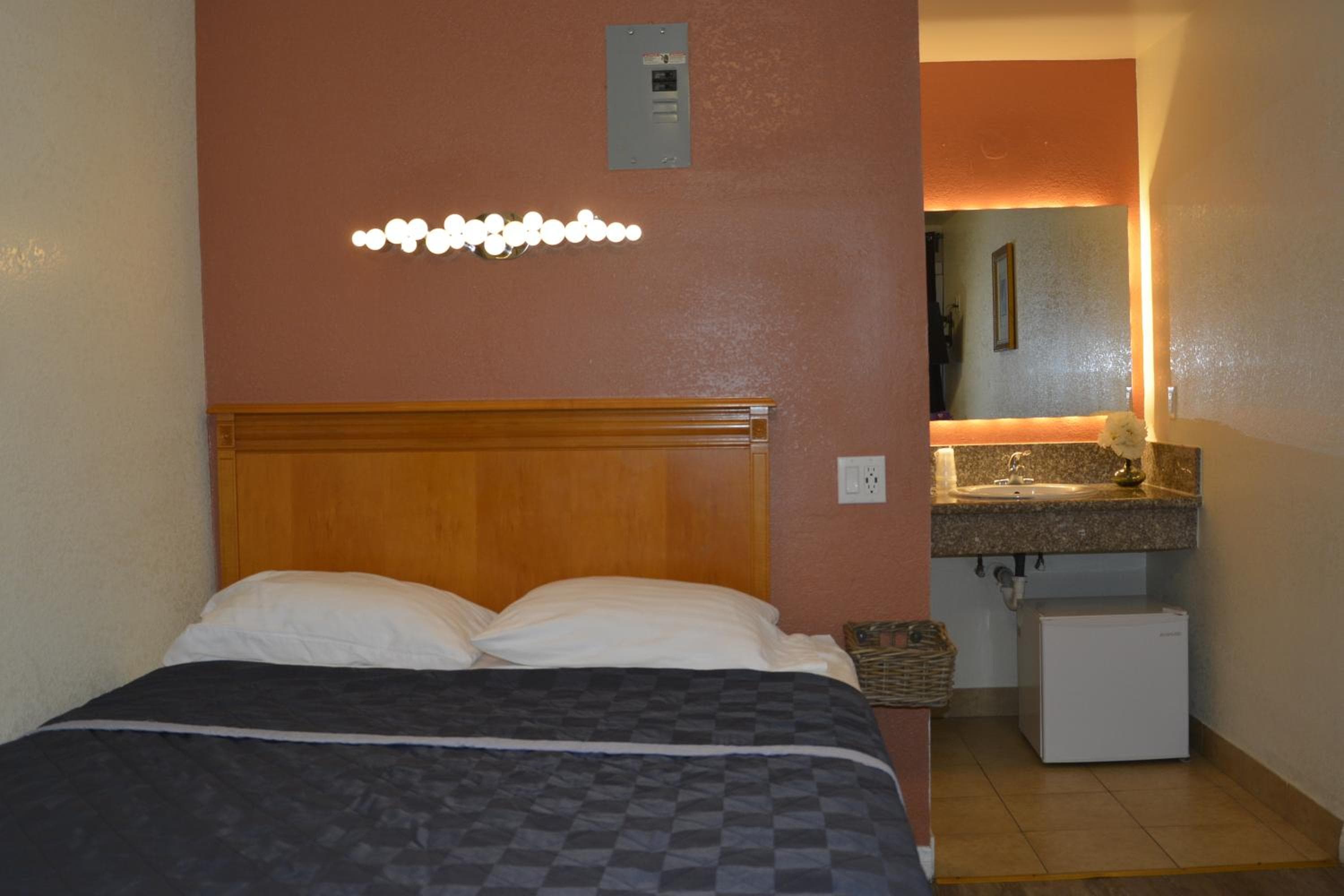 Motel Lincoln Park — 13