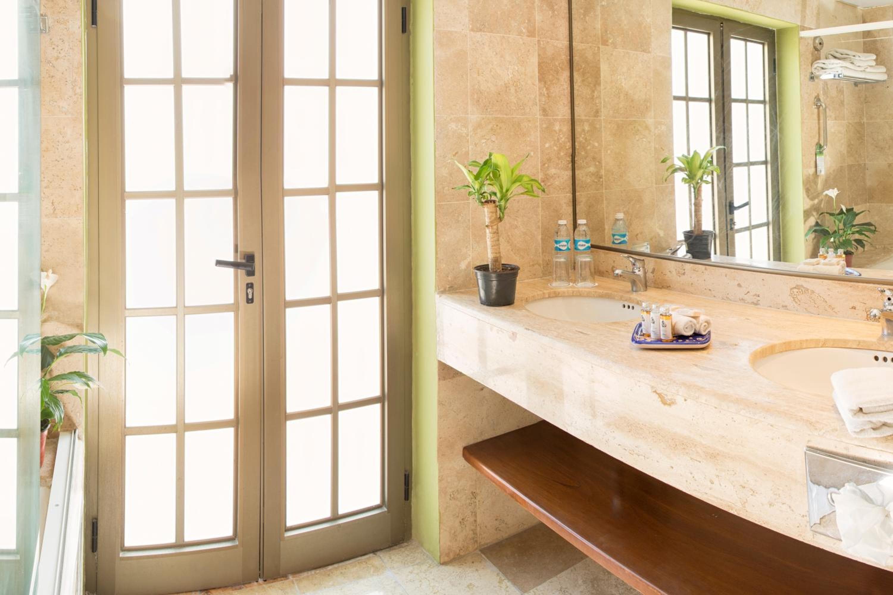 Hotel Los Itzaes vicino alla 5 av — 16