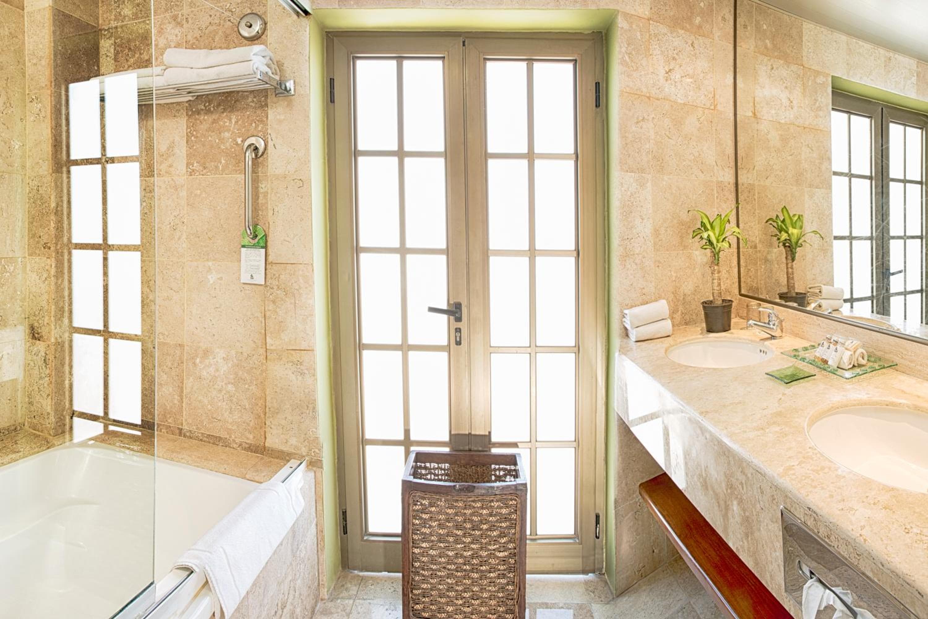 Hotel Los Itzaes vicino alla 5 av — 17