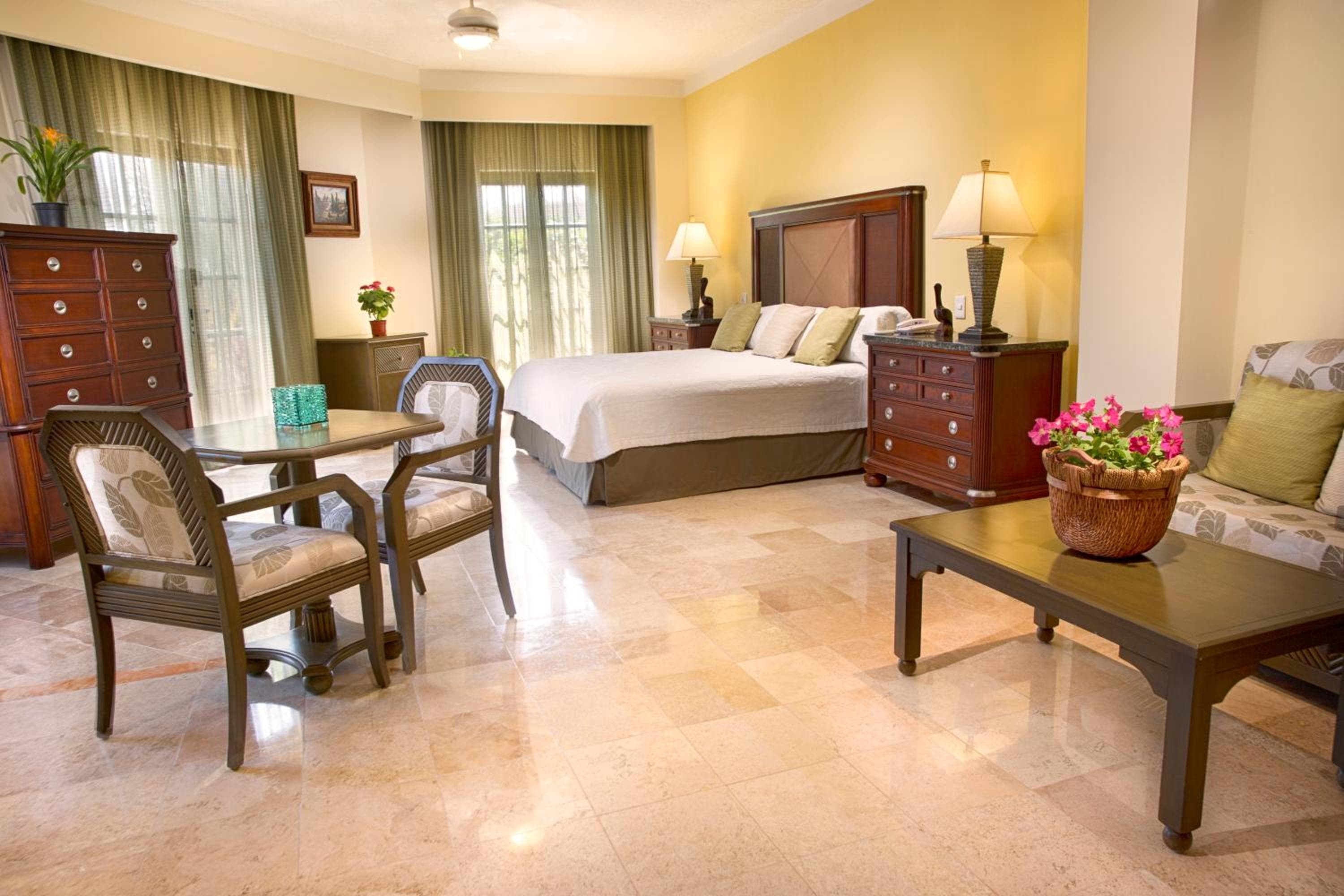 Hotel Los Itzaes by 5th av — 11