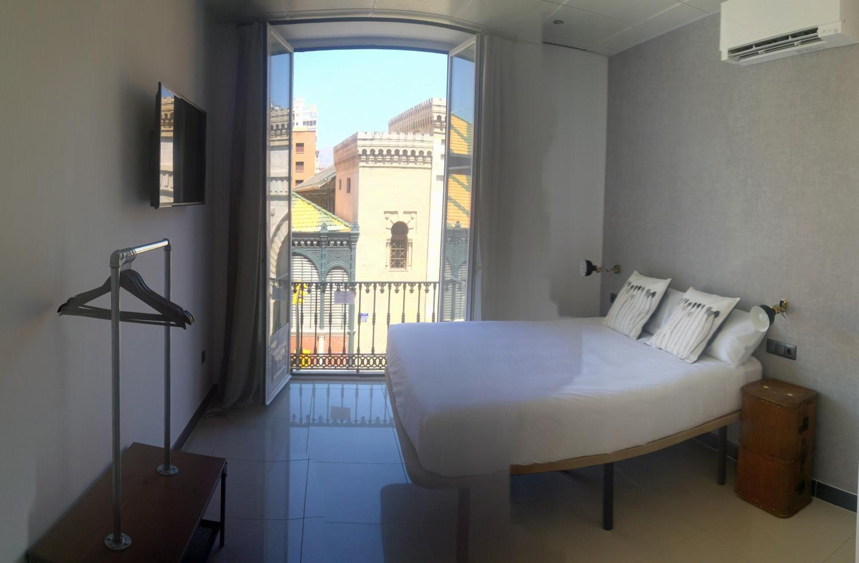 Las habitaciones de la ciudad de las luces — 5