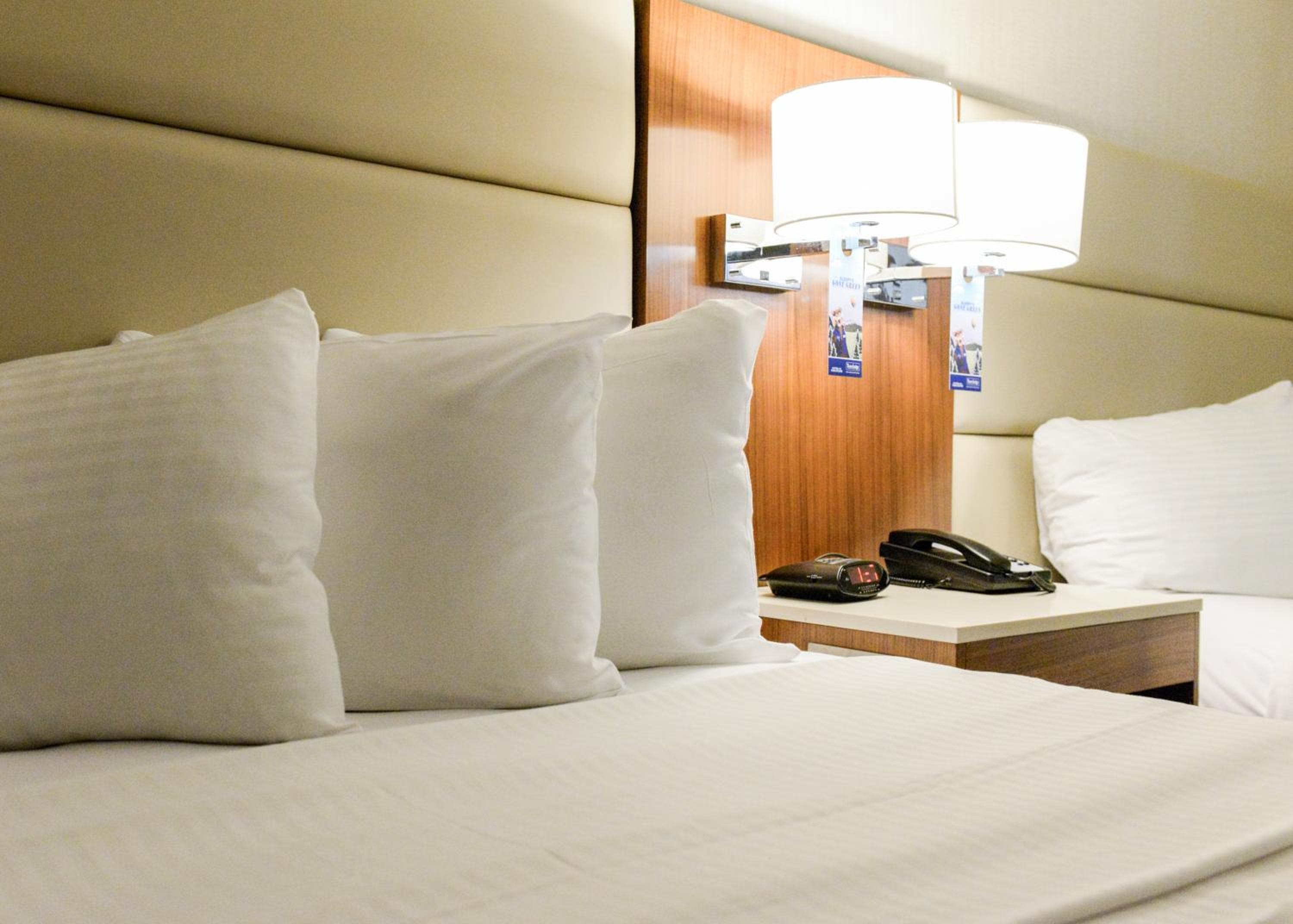 Travelodge by Wyndham Culver City — 10