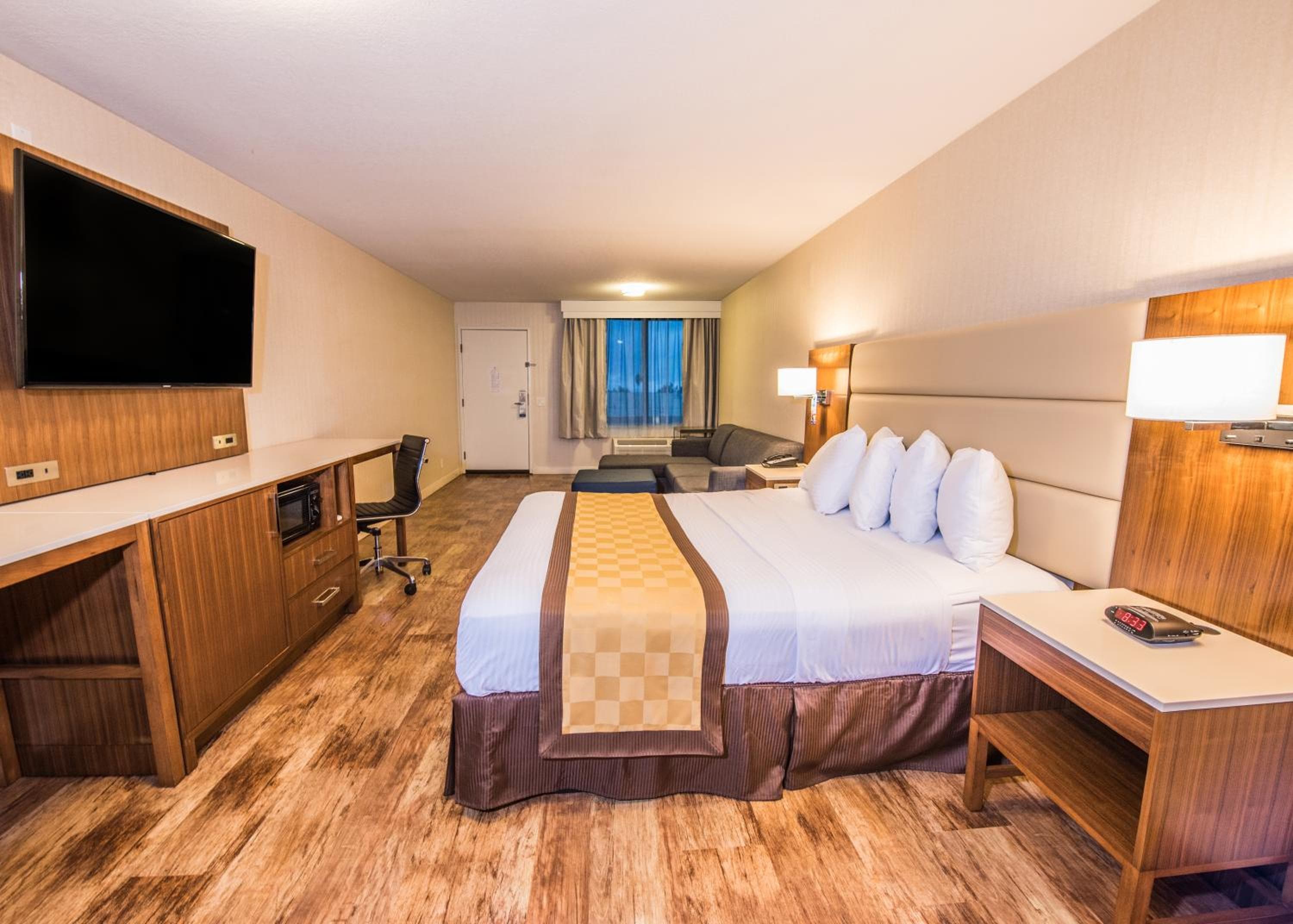 Travelodge by Wyndham Culver City — 21