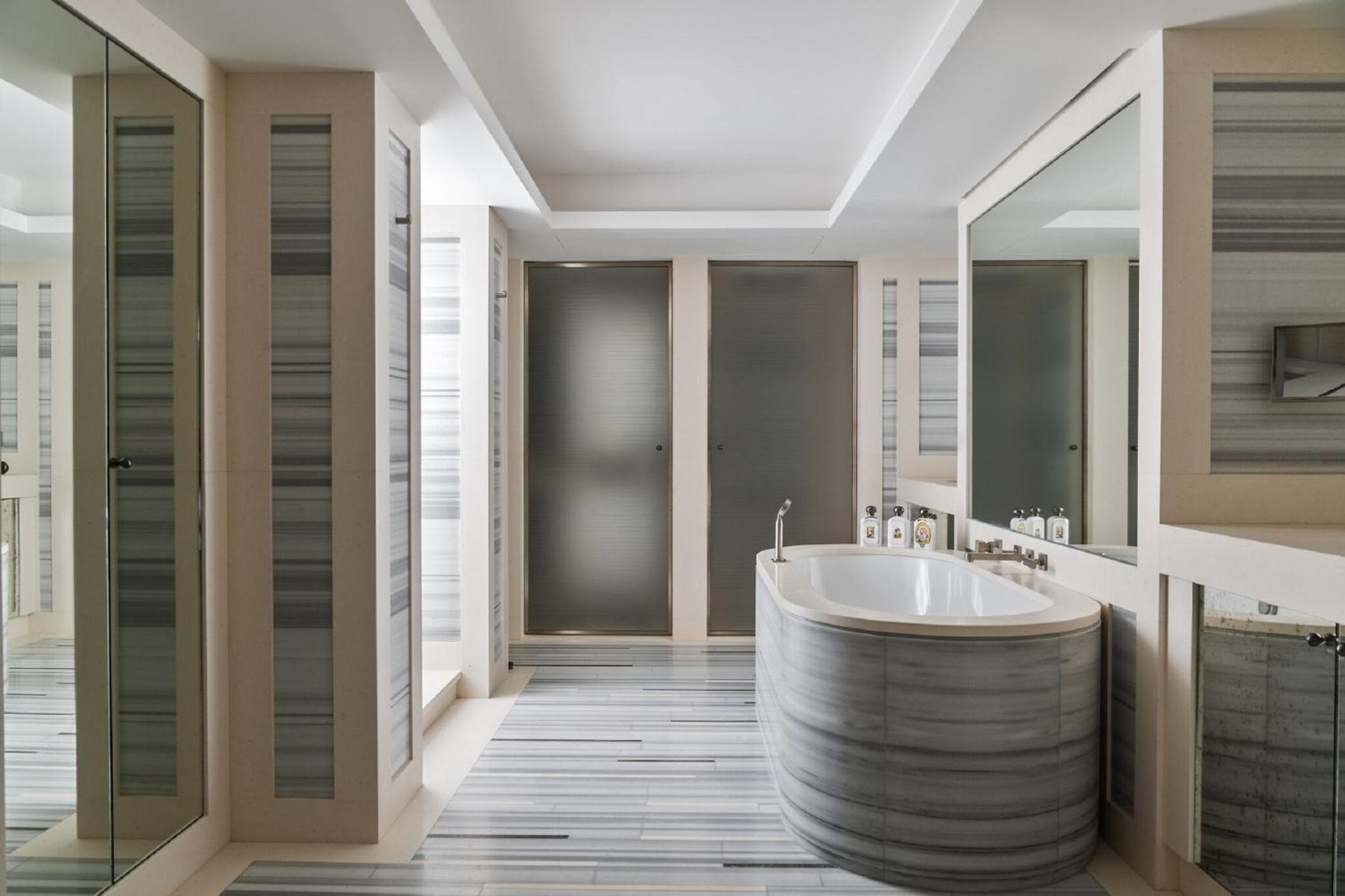 Hotel de Crillon — 11
