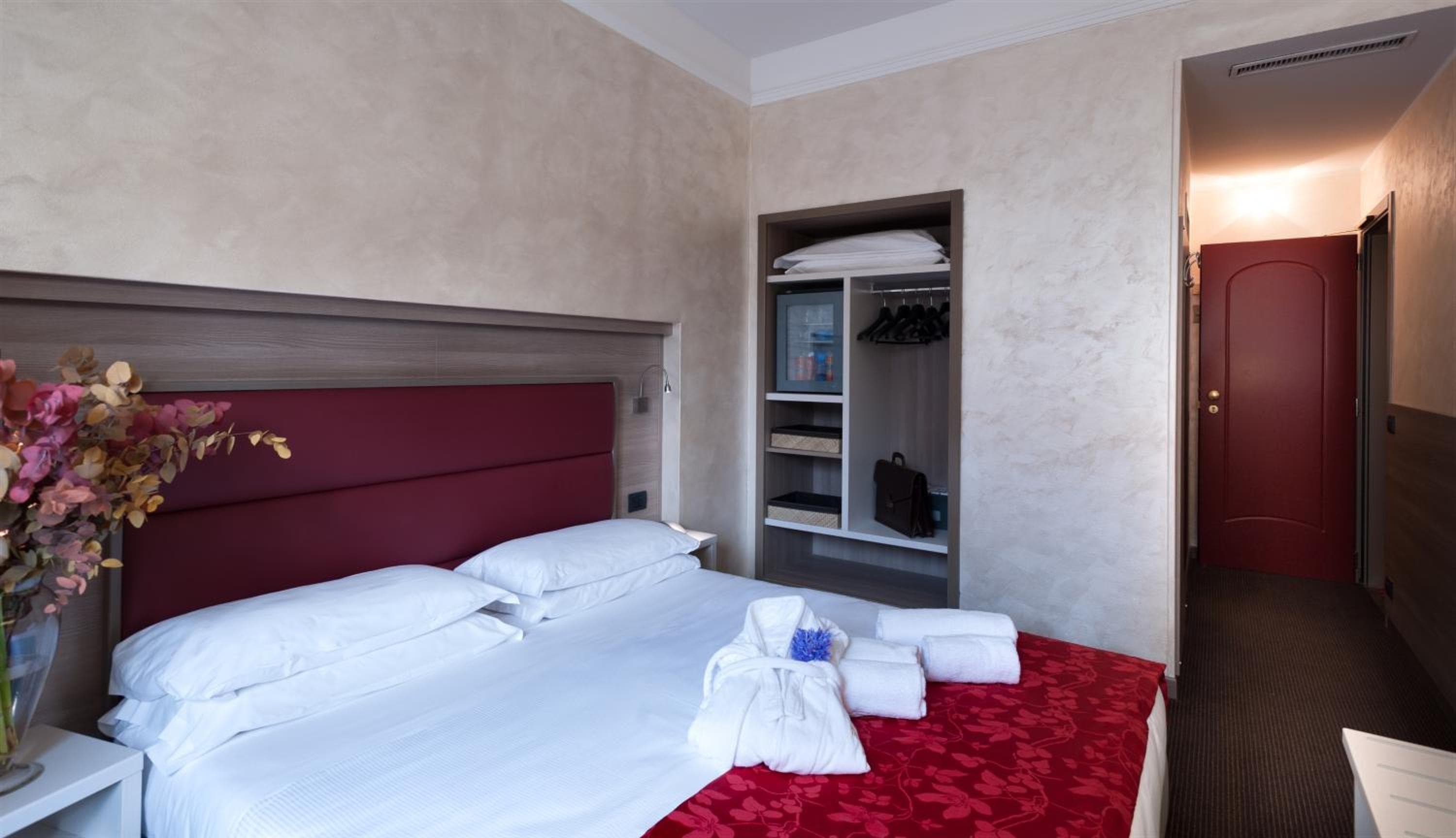 Hotel Gamma — 8