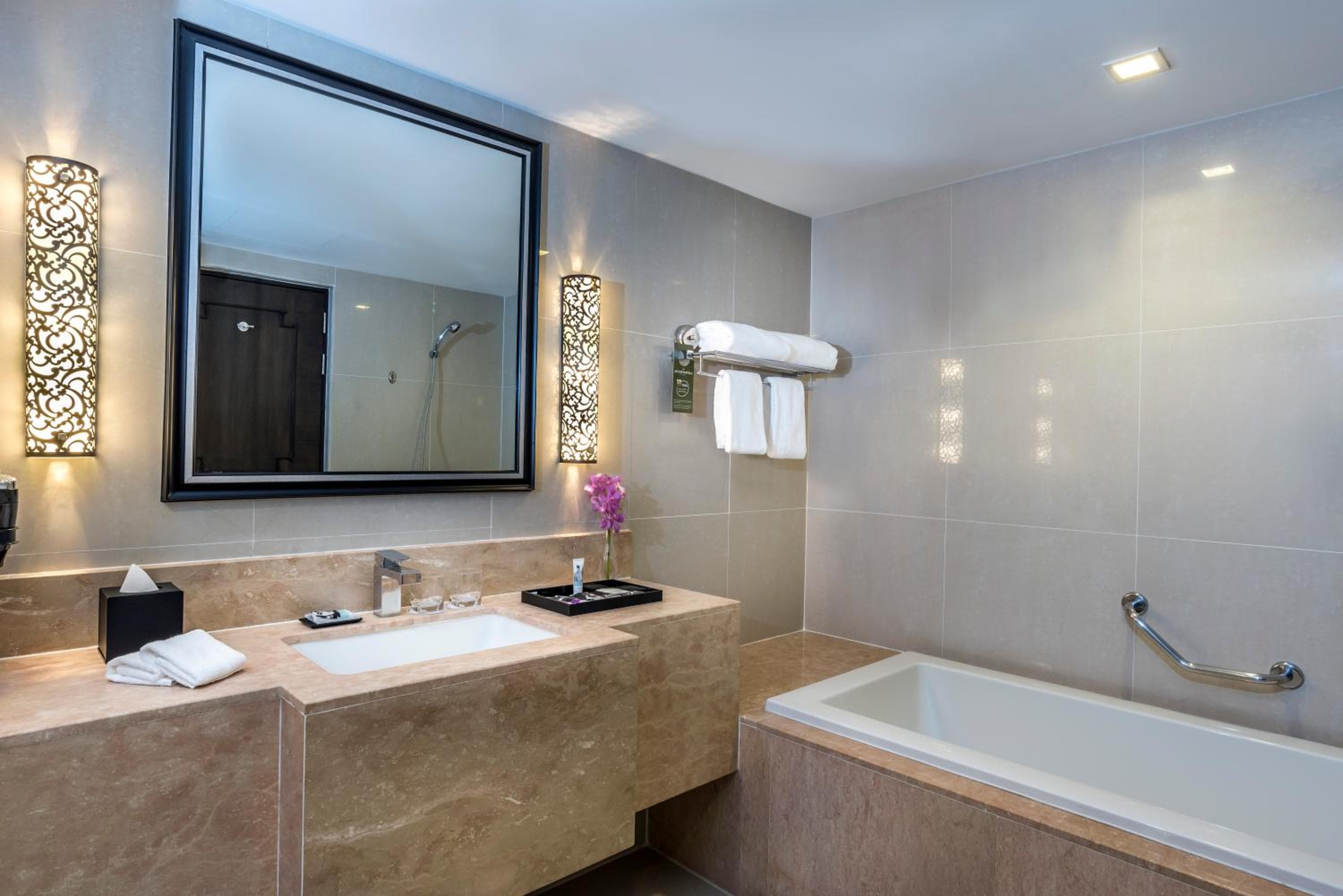 Mercure Bangkok Sukhumvit 11 — 22