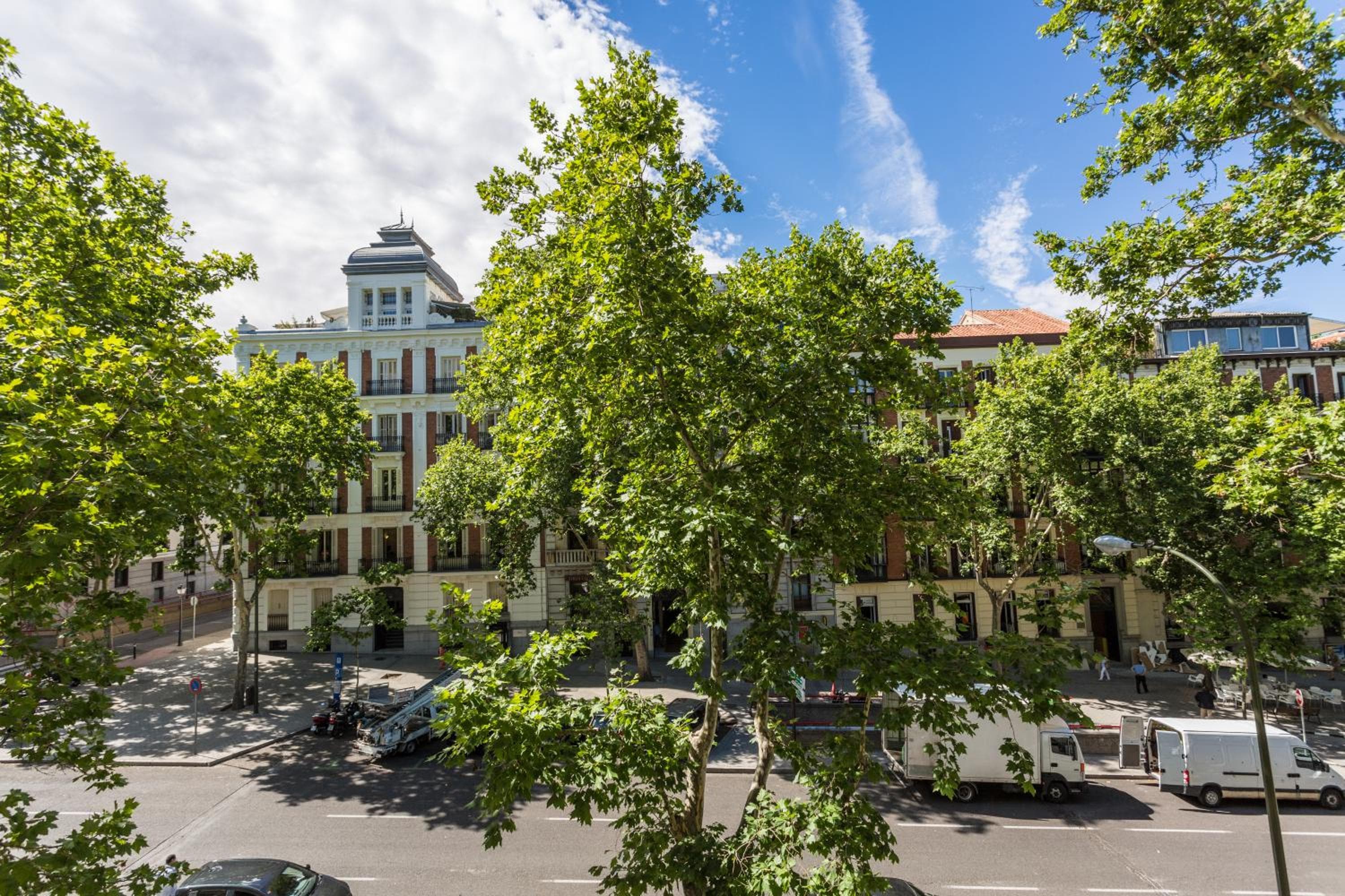 Piazza Petit Palace Lealtad — 21