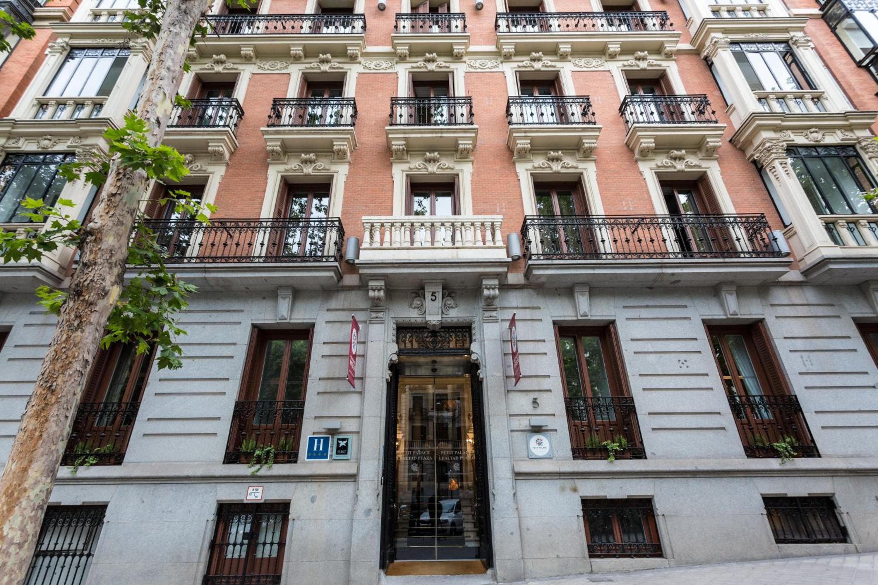 Petit Palace Lealtad Plaza — 11