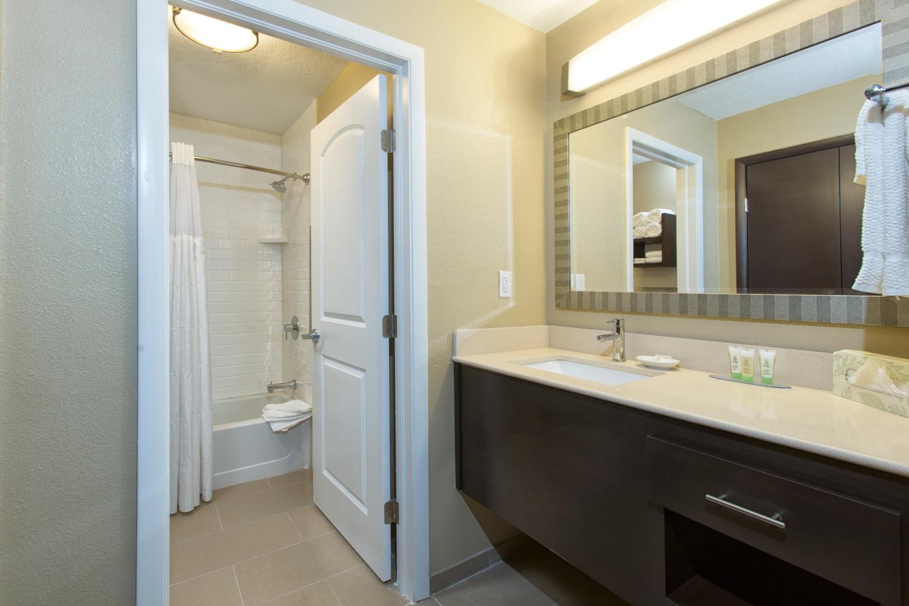 Staybridge Suites Orlando en SeaWorld, an IHG Hotel — 5