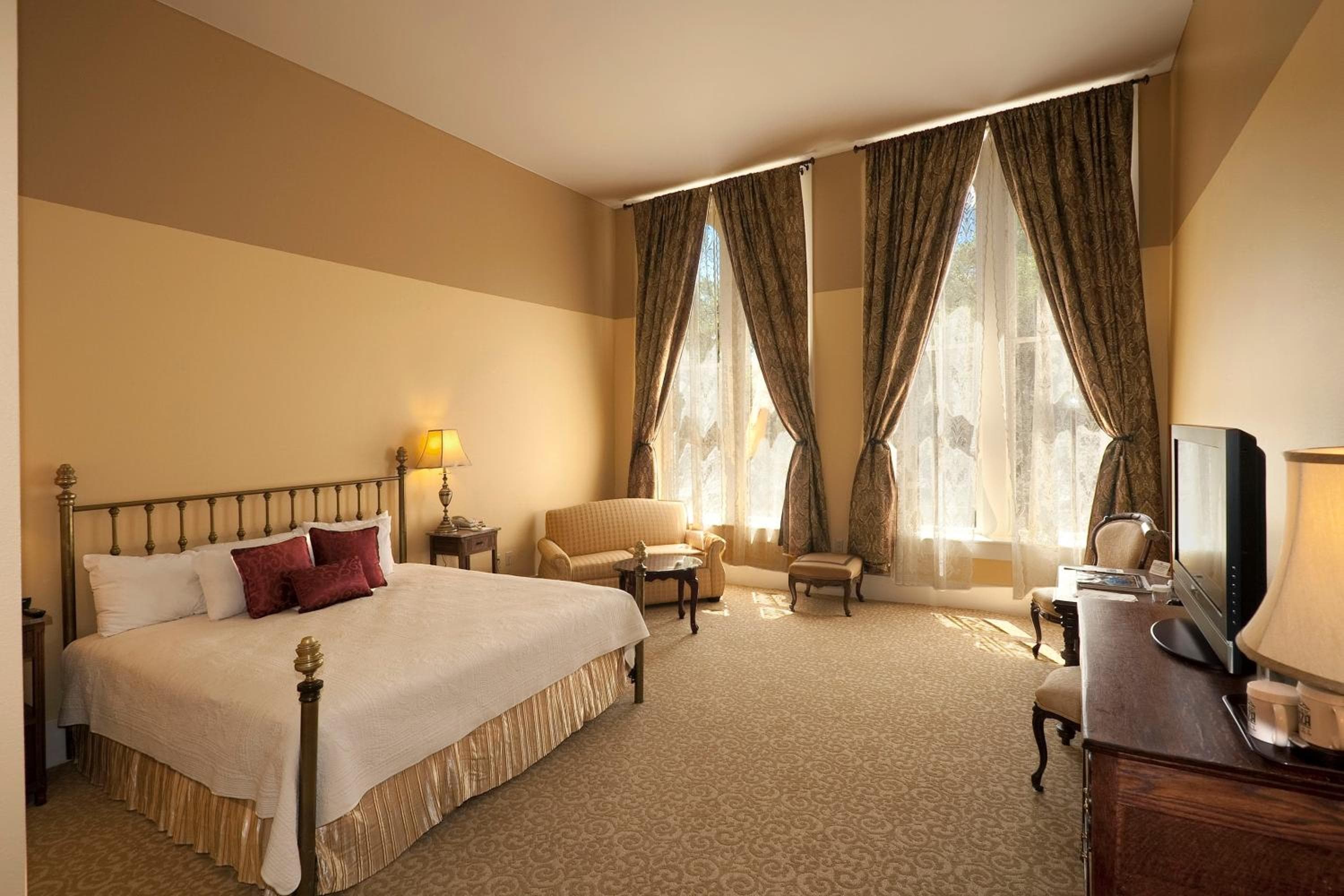 Historic Plaza Hotel — 7