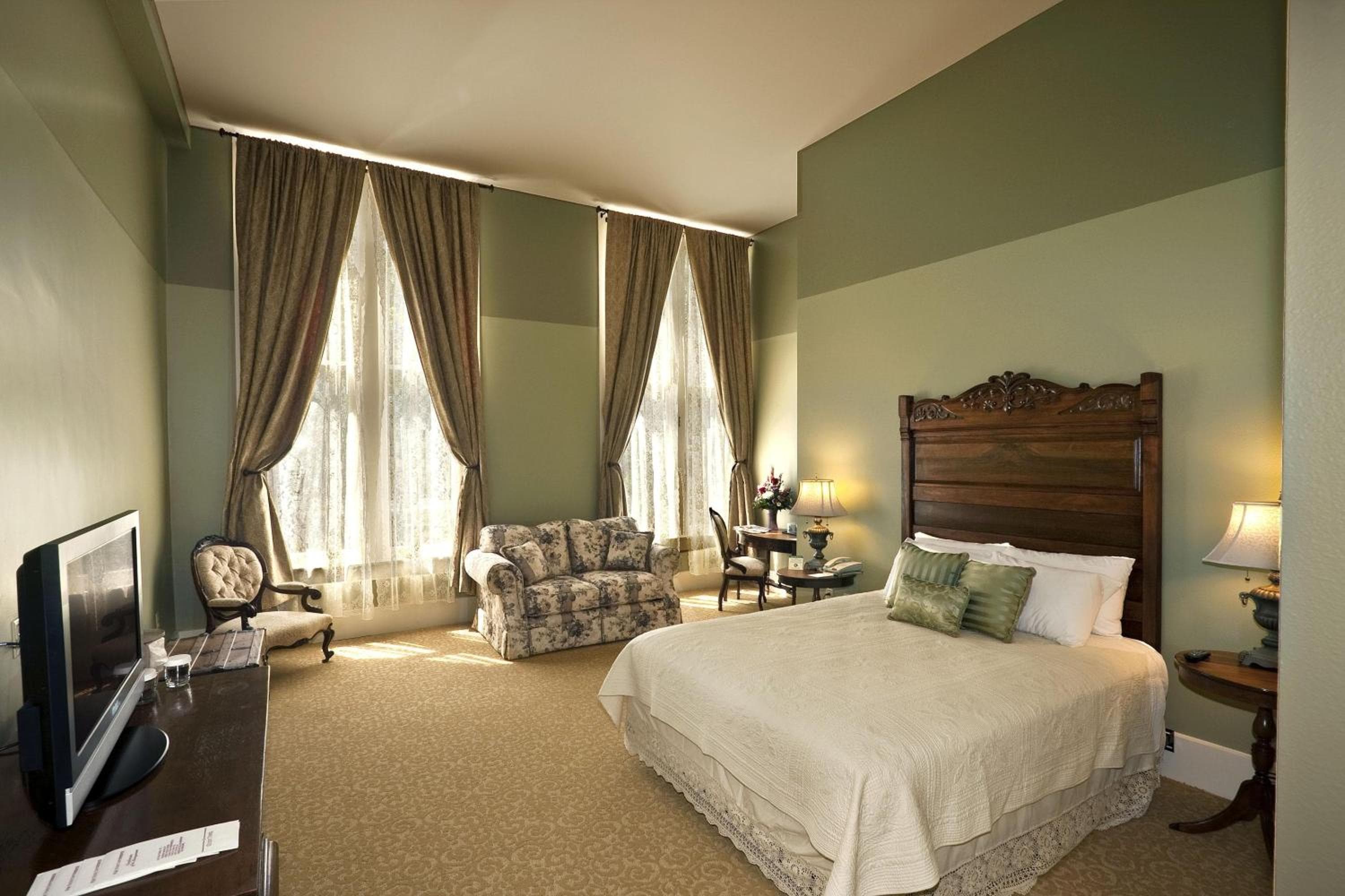 Historic Plaza Hotel — 8