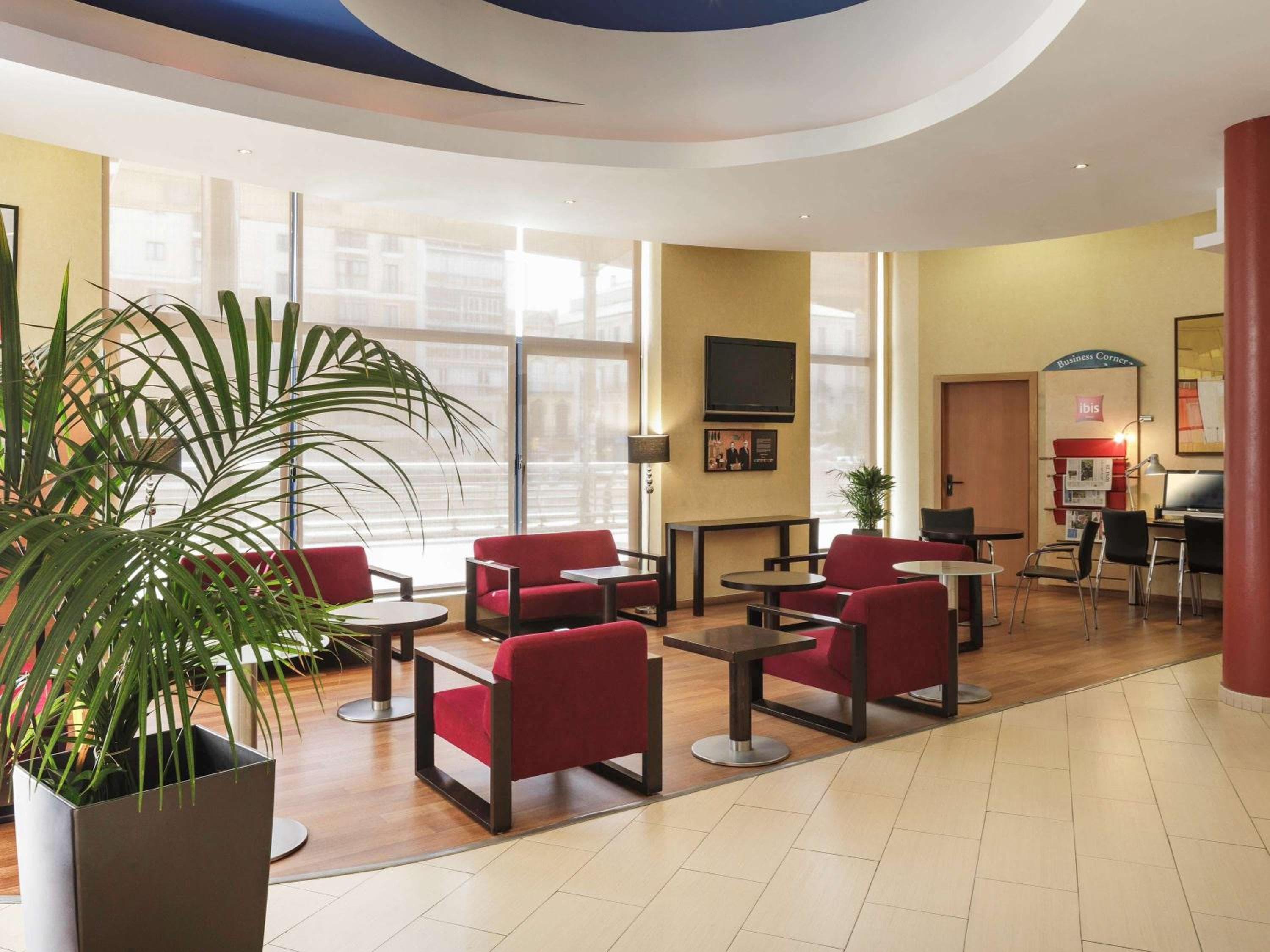 Ibis Malaga Centro Ciudad — 9