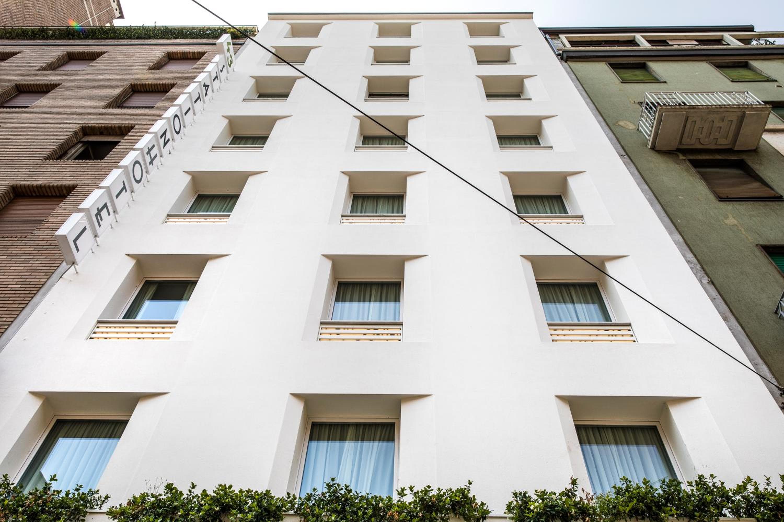 43 Bahnhof Hotel — 1