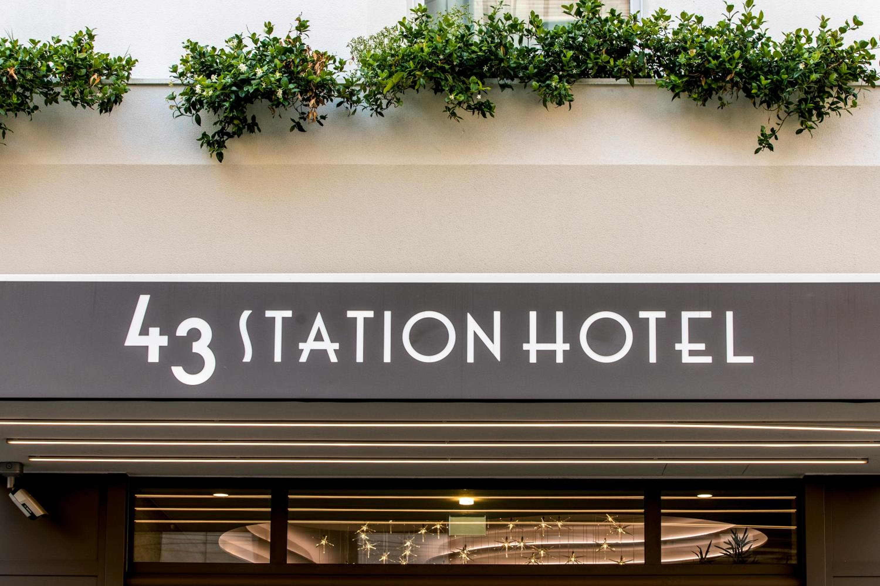 43 Bahnhof Hotel — 2