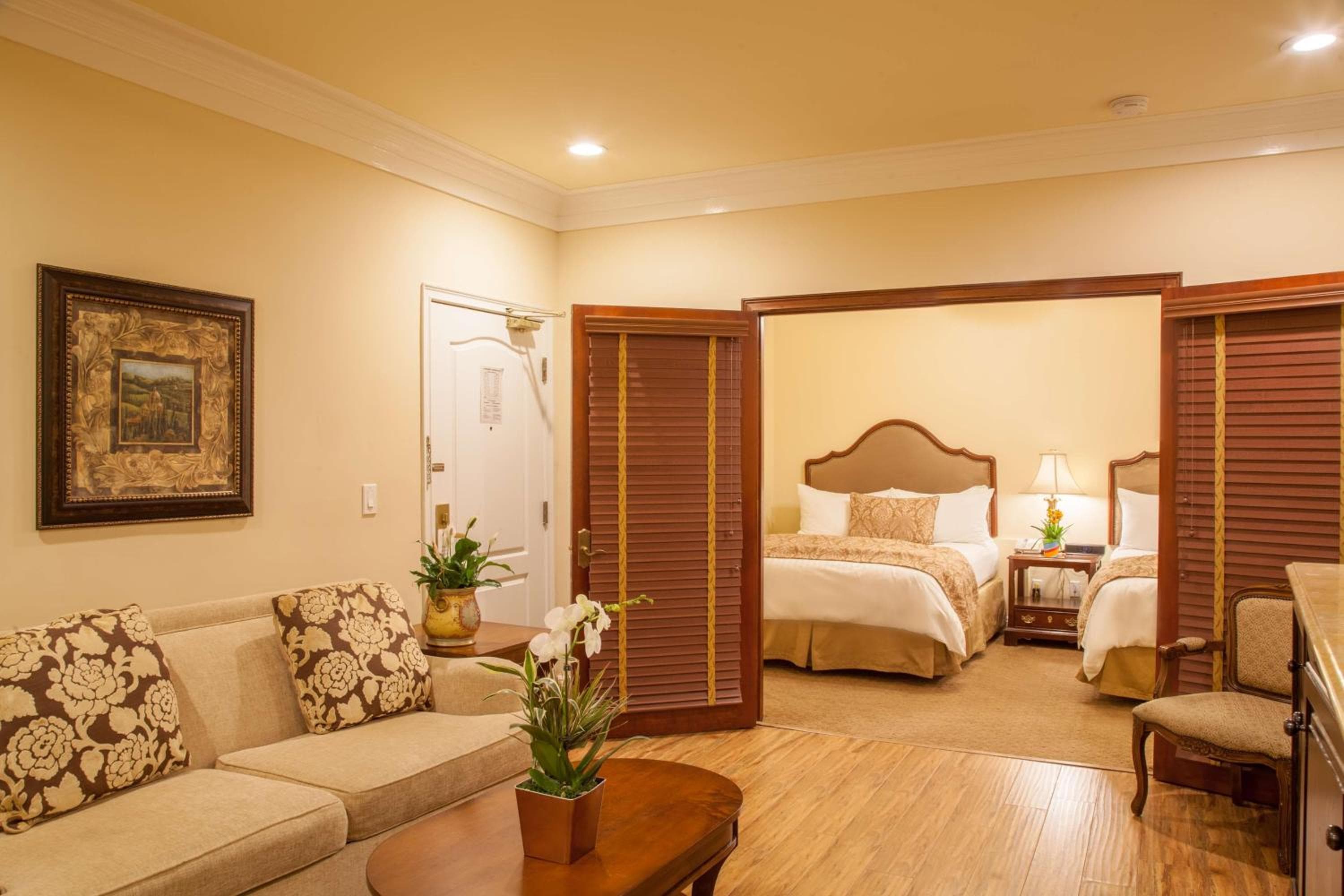 Best Western Plus Sunset Plaza Hotel — 7
