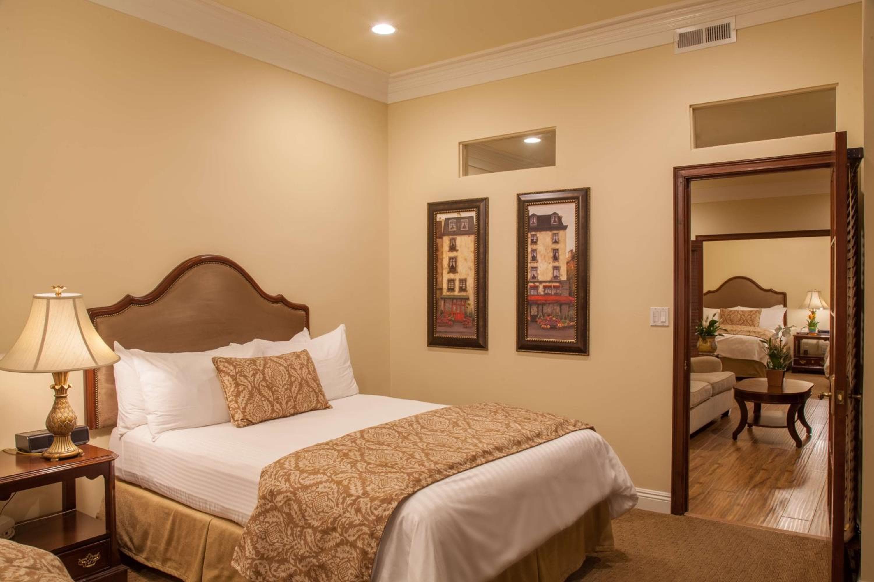 Best Western Plus Sunset Plaza Hotel — 28