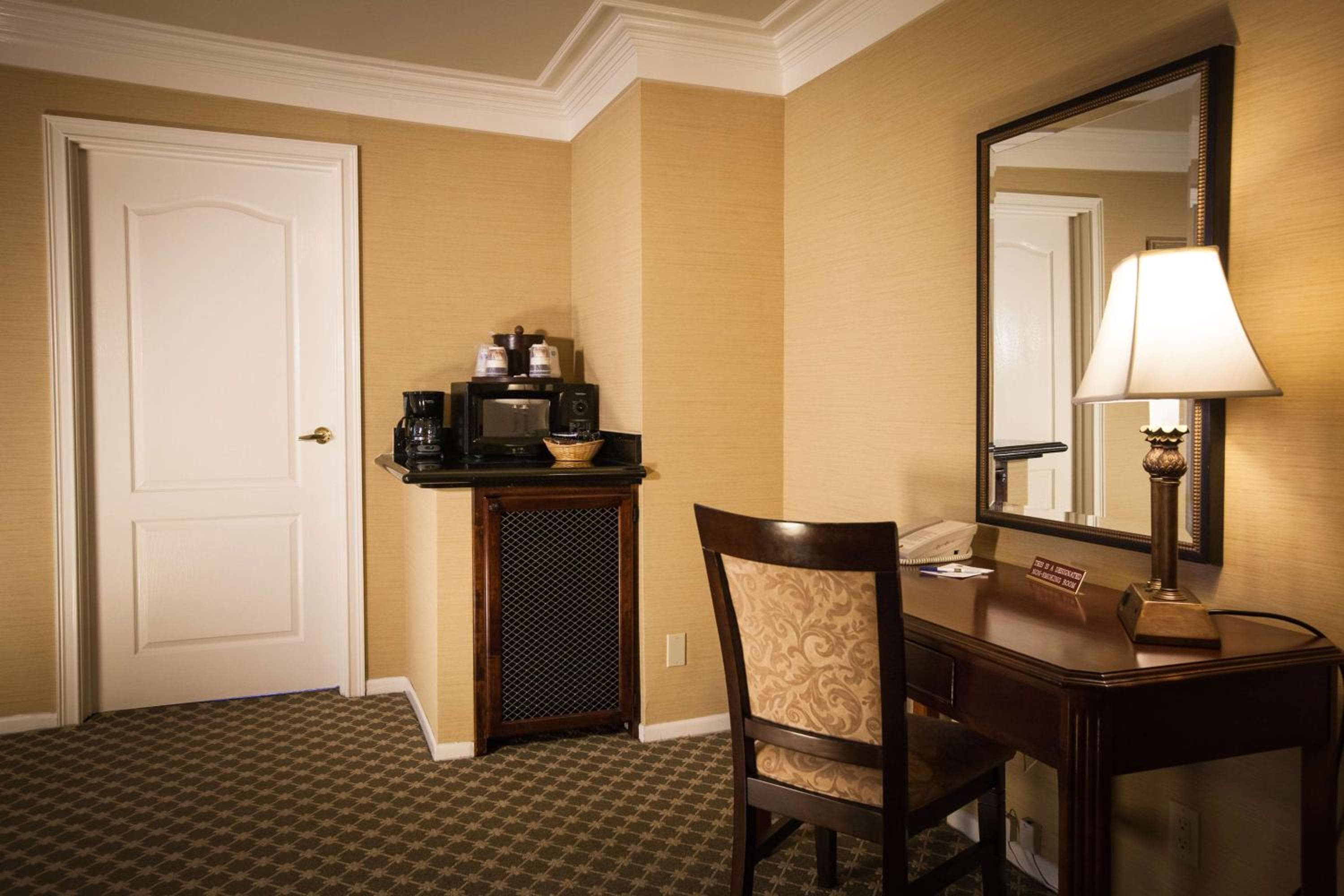 Best Western Plus Sunset Plaza Hotel — 14
