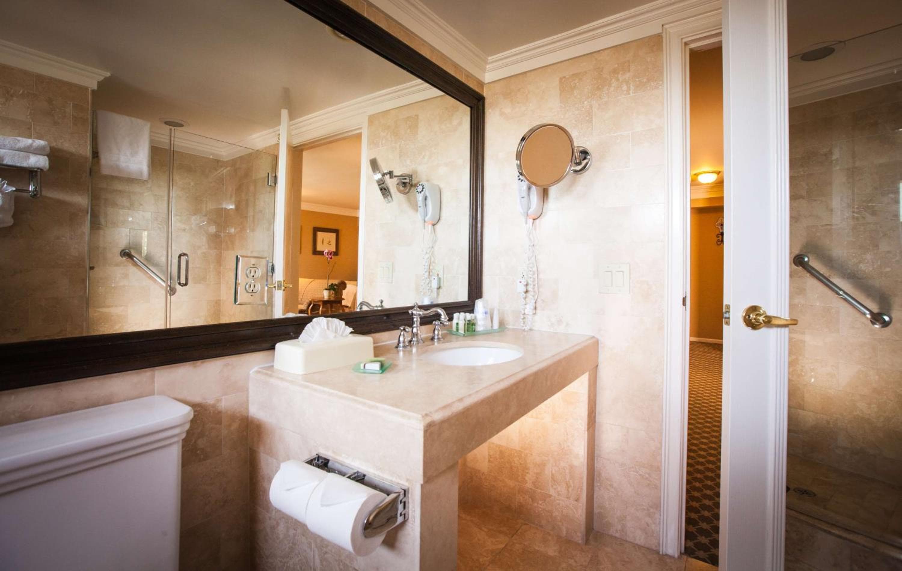 Best Western Plus Sunset Plaza Hotel — 29