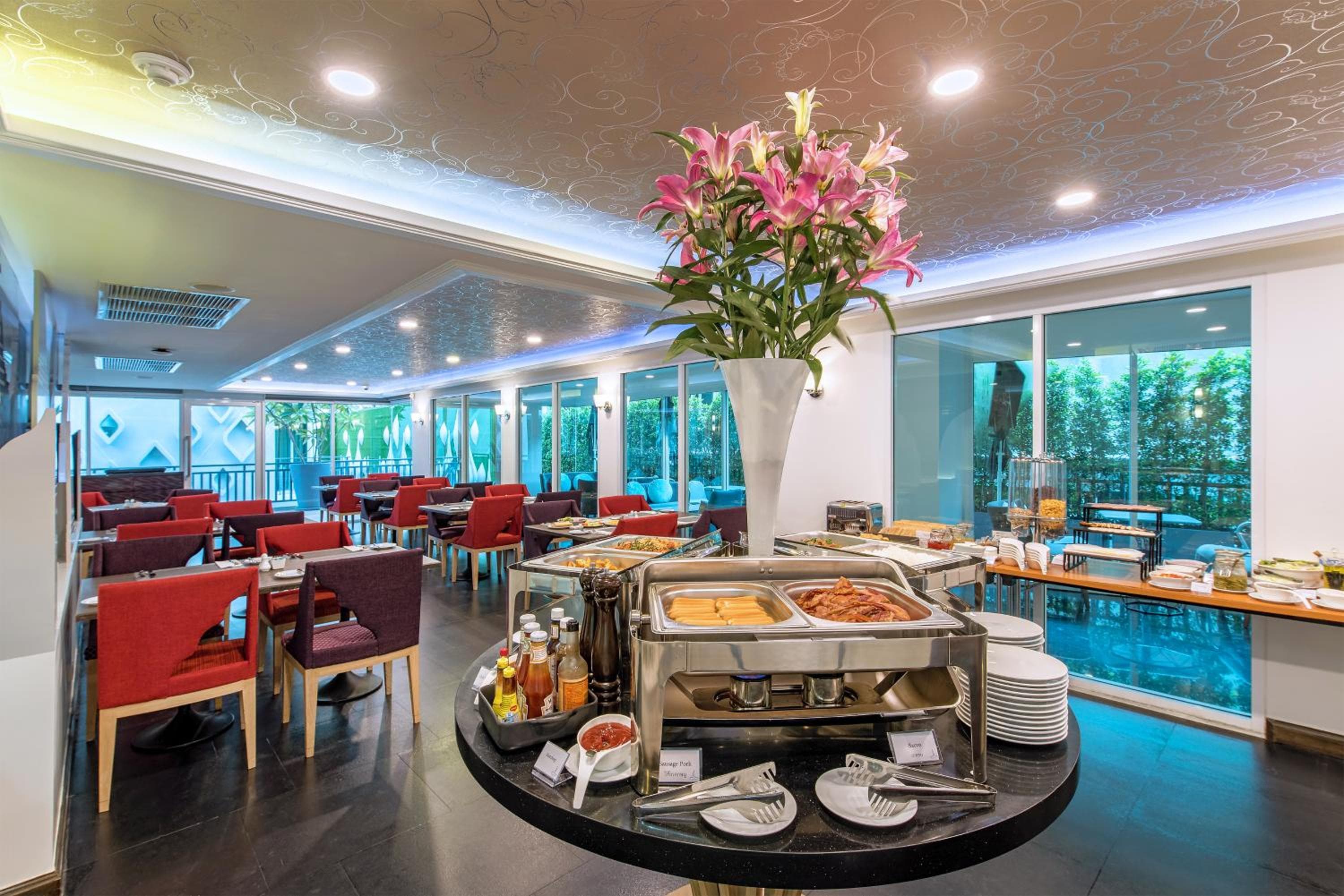 Anajak Bangkok Hotel - SHA Plus — 8