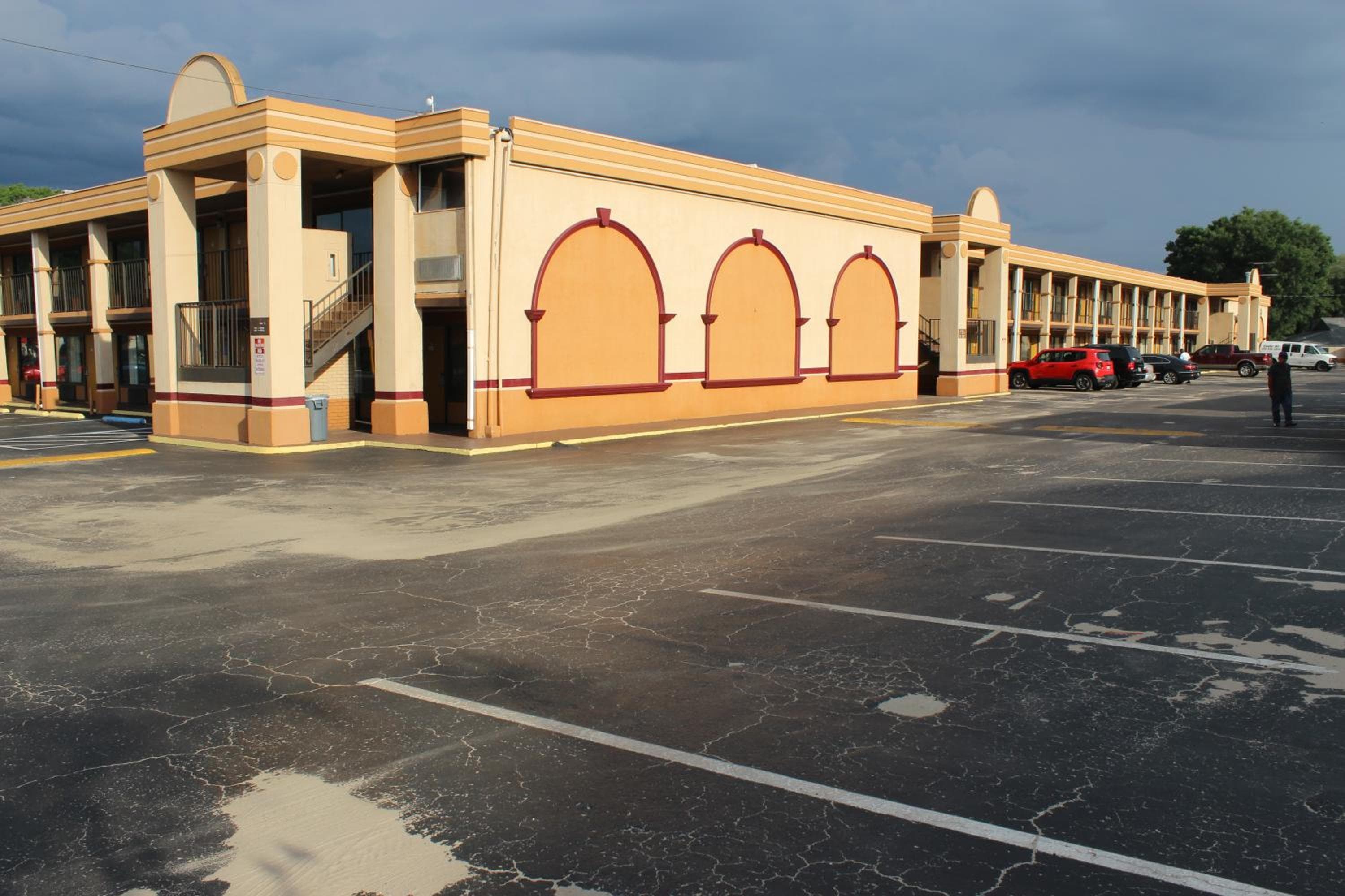 Tampa Inn Near Busch Gardens — 8