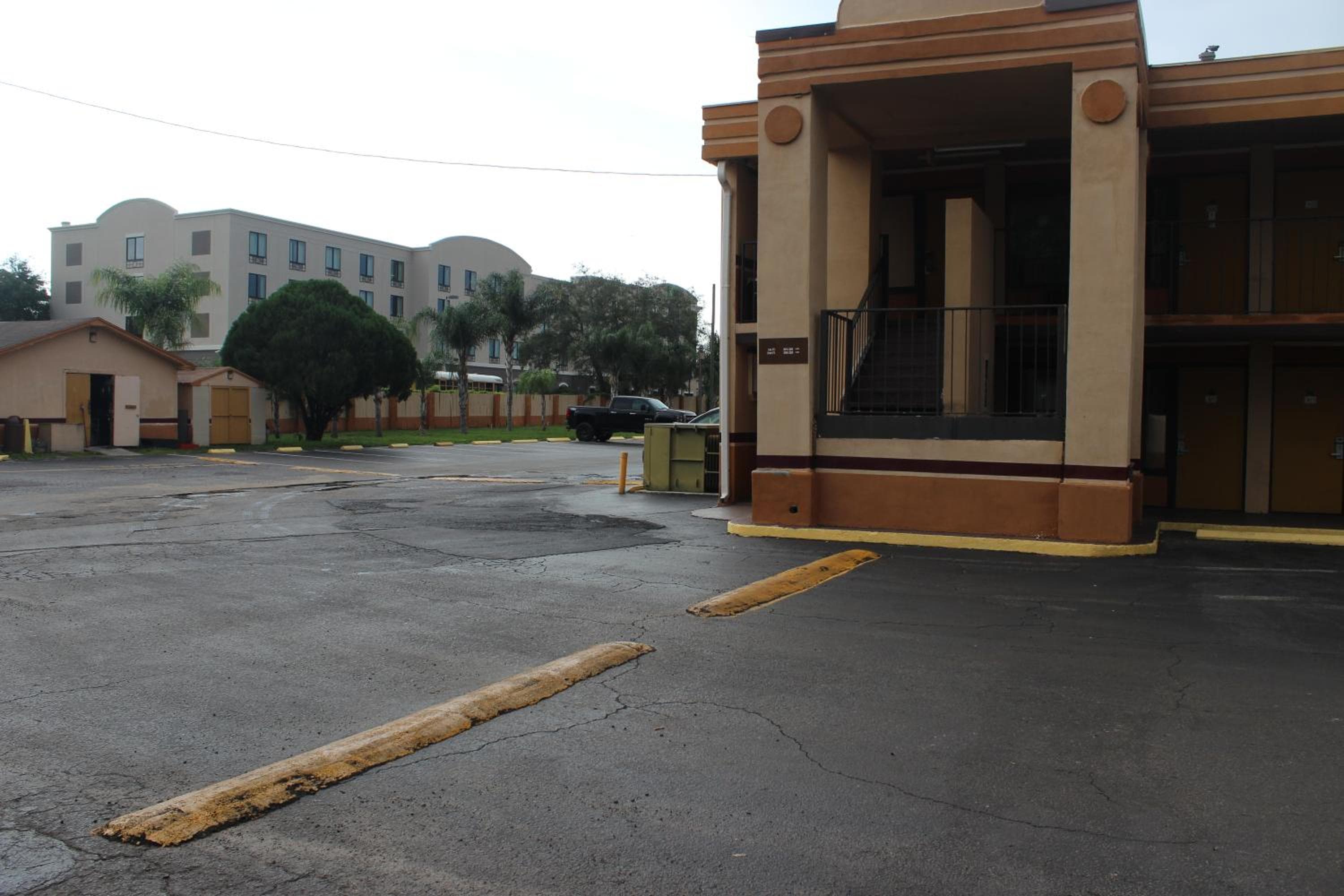 Tampa Inn Near Busch Gardens — 26