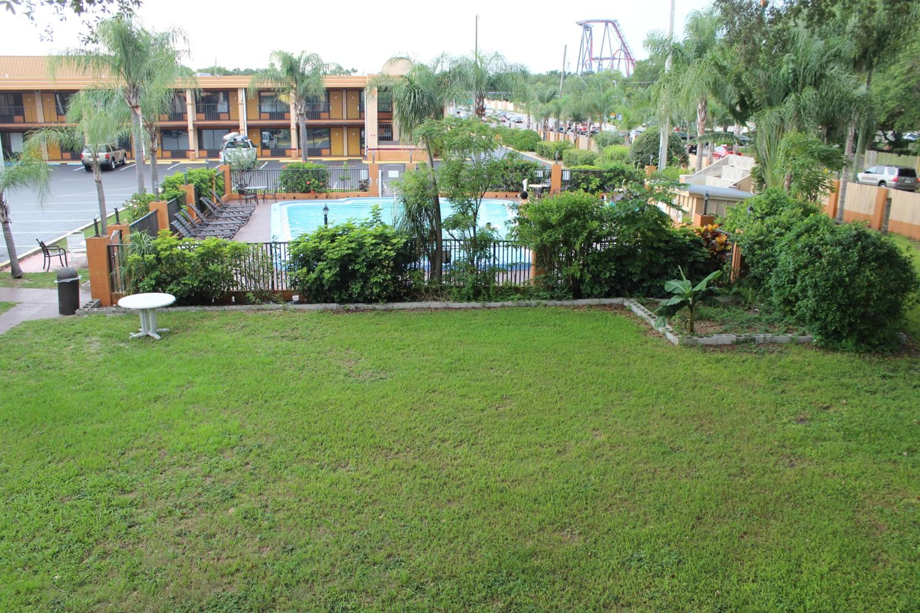 Tampa Inn Near Busch Gardens — 9