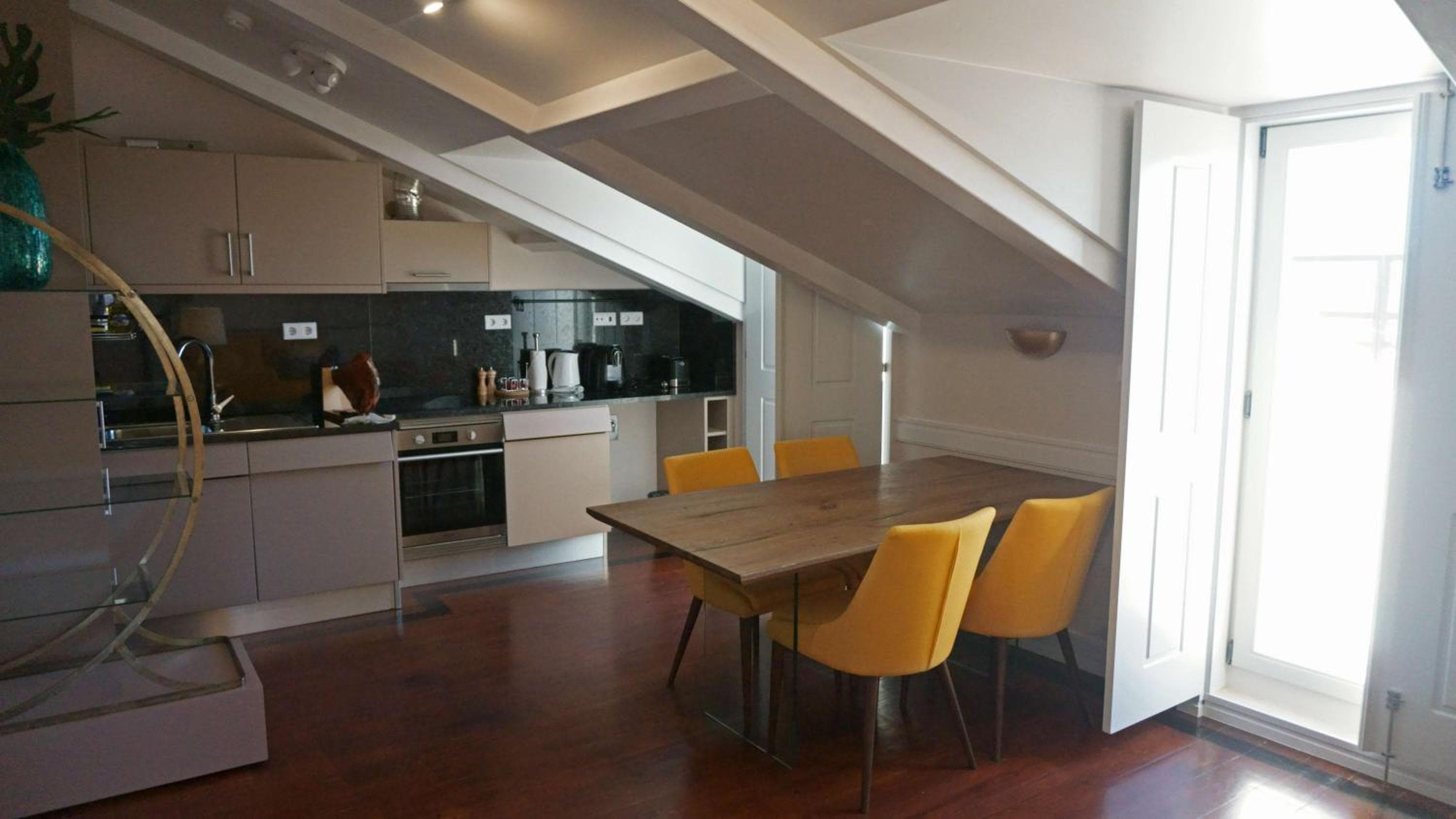 Lisbon Colours Bairro Alto Apartments — 27