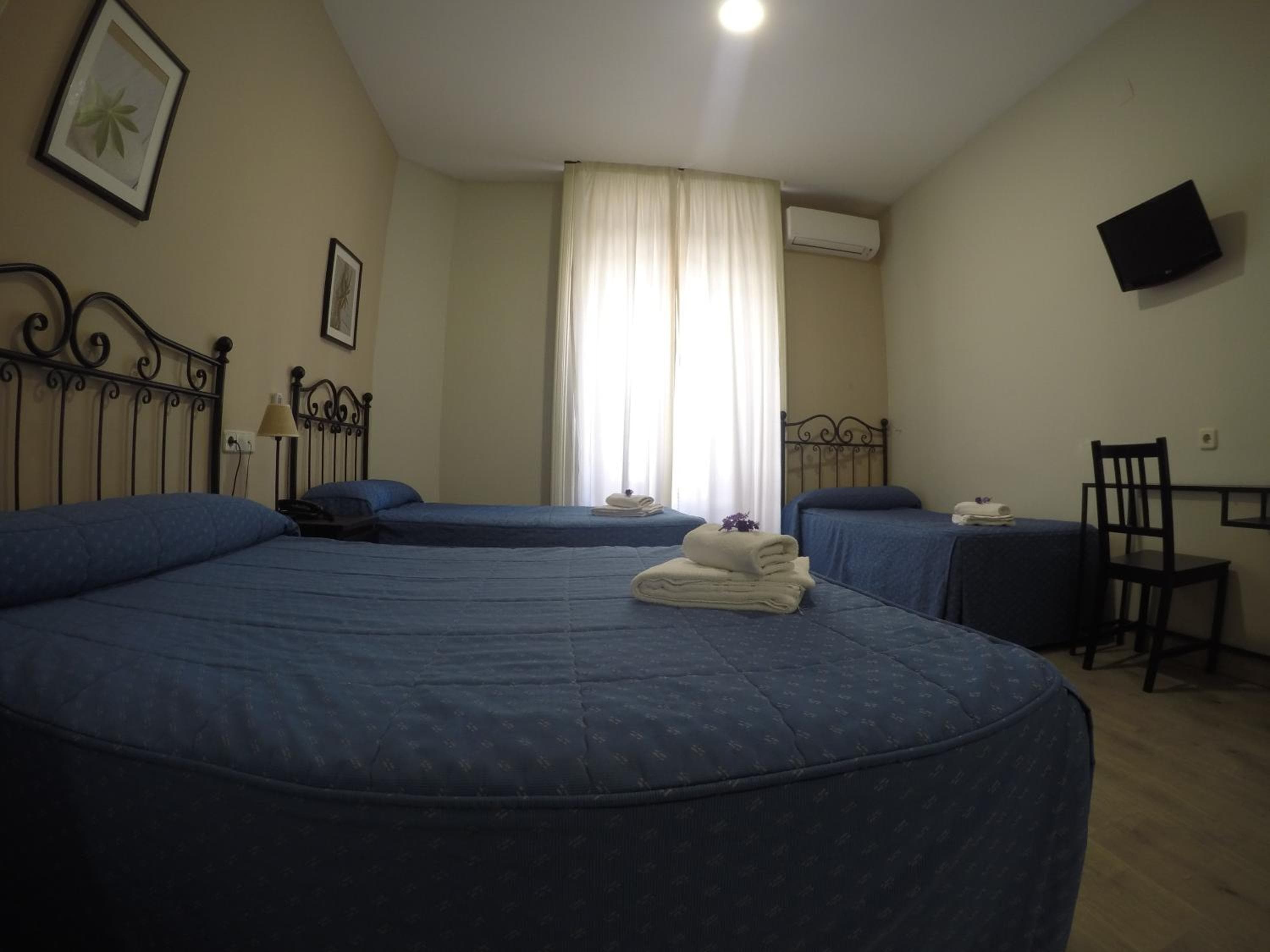 Hostal El Pilar — 6