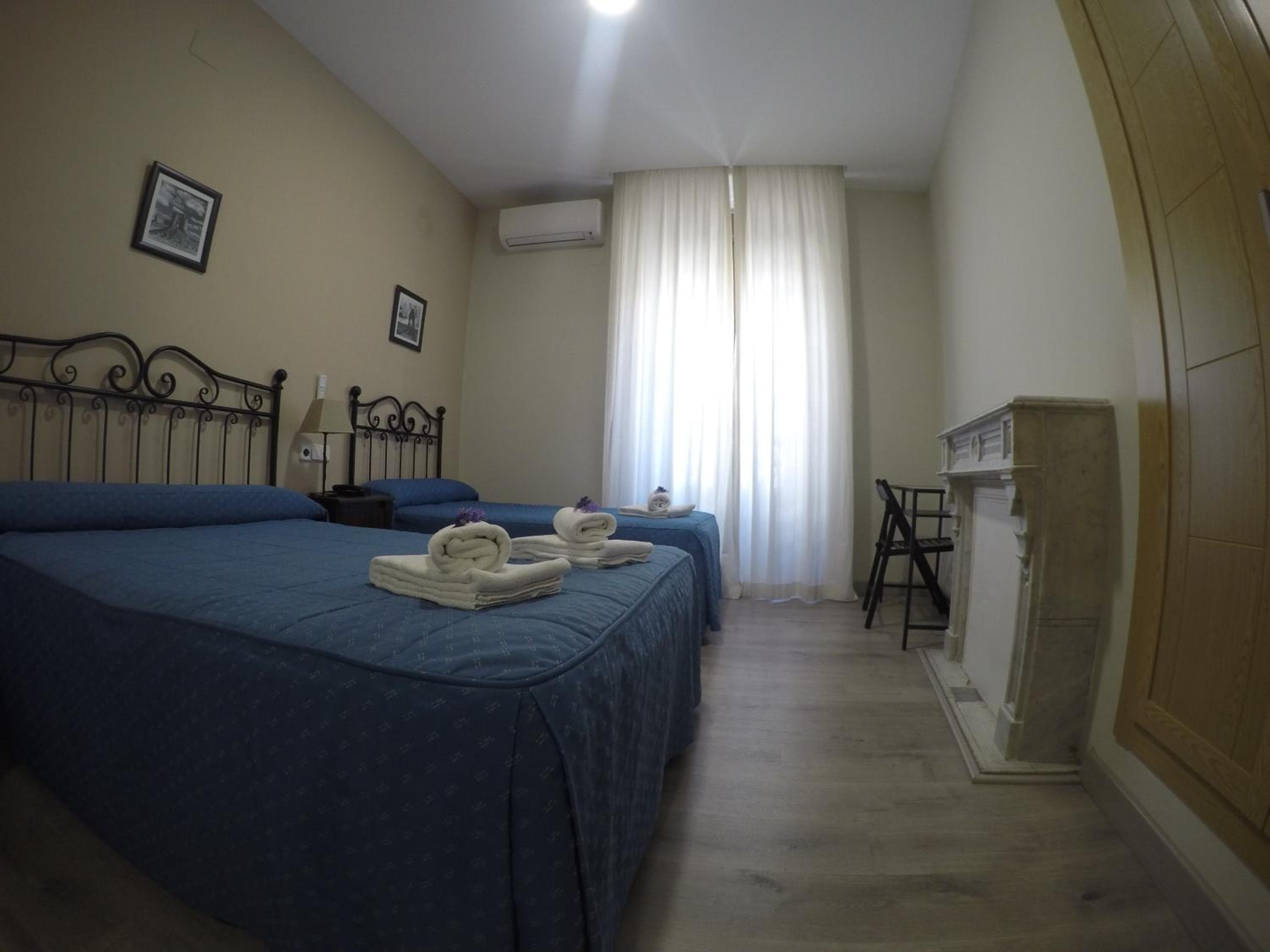 Hostal El Pilar — 12
