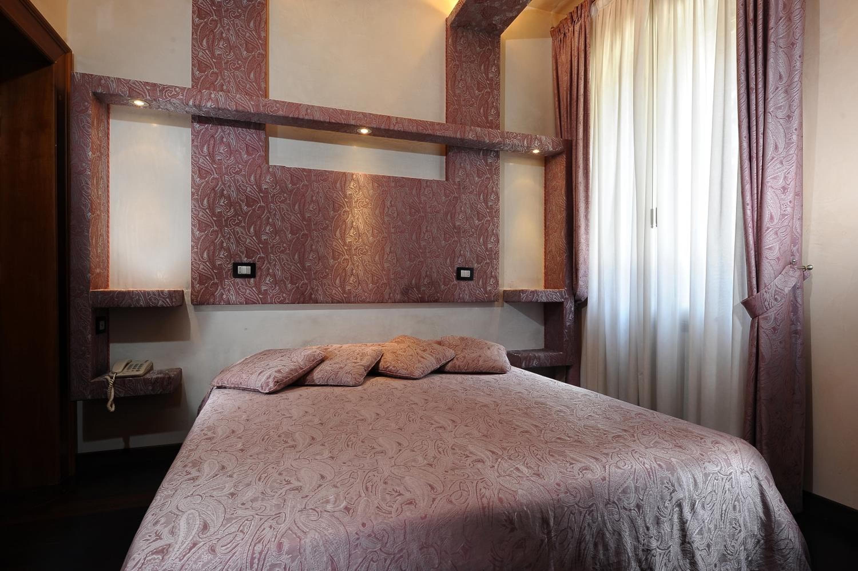 Hotel Abbazia hotel, Calle Priuli Dei Cavaletti 68, Venice, Italy — photo 16