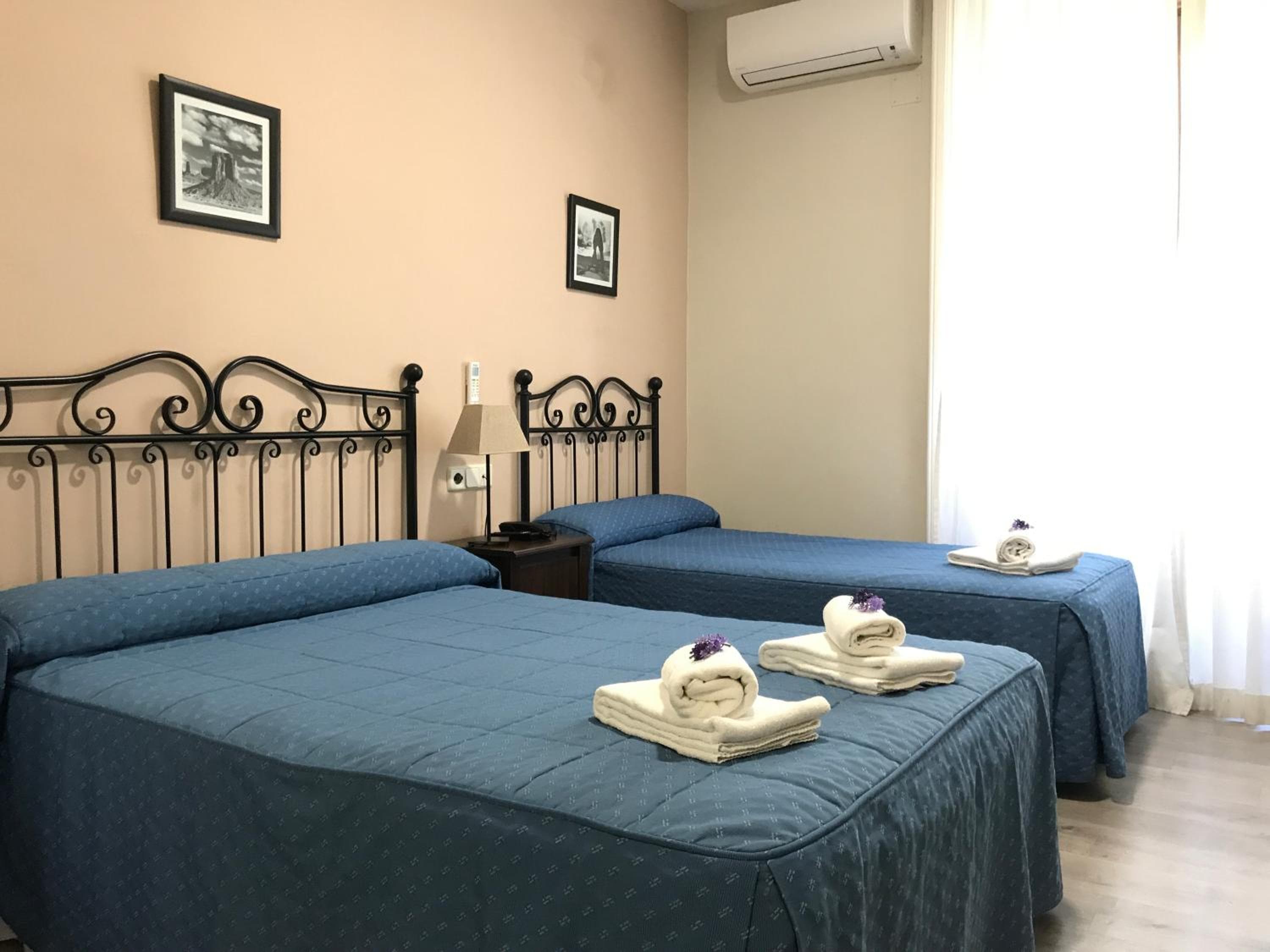 Hostal El Pilar — 9