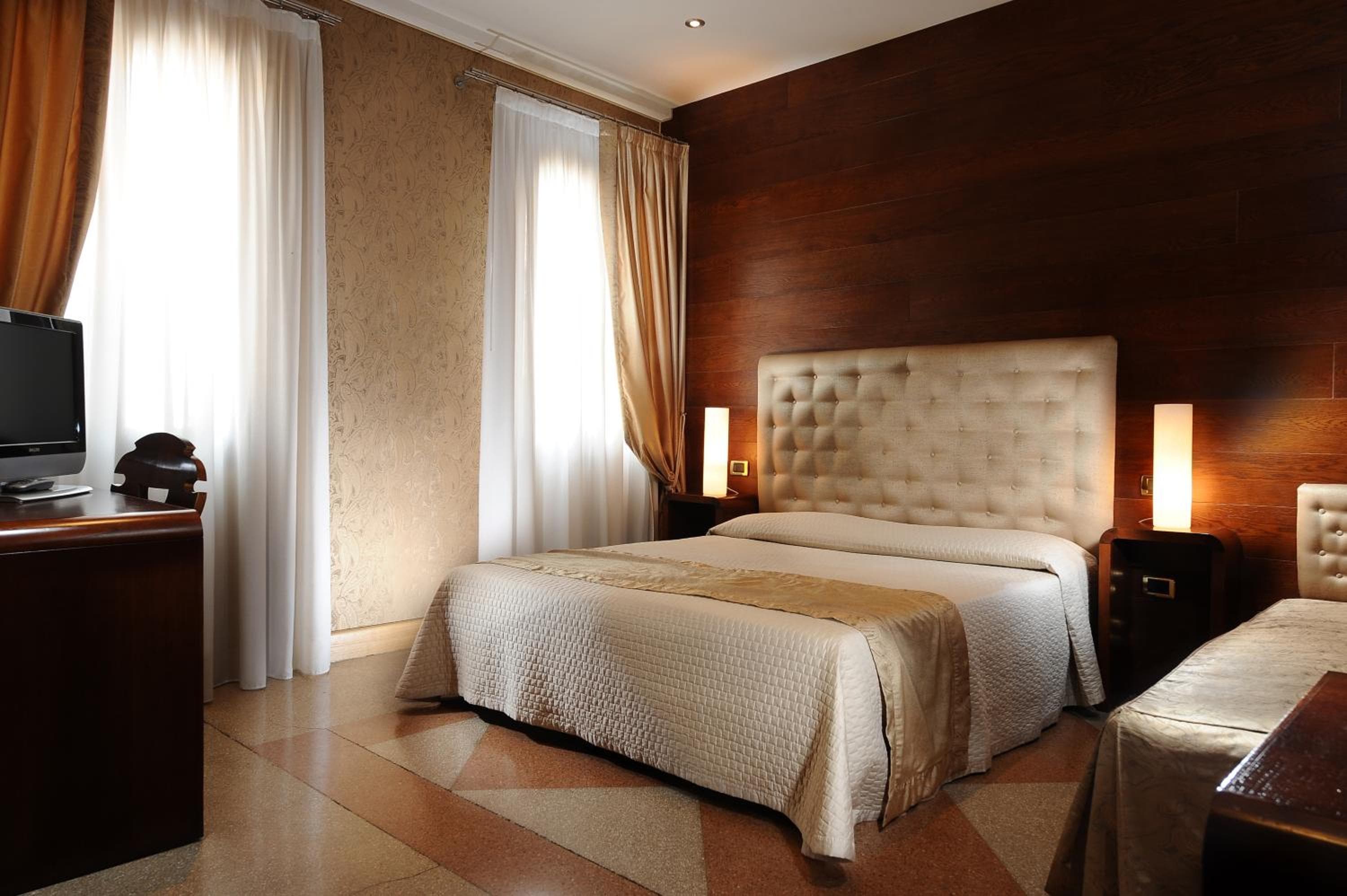 Hotel Abbazia hotel, Calle Priuli Dei Cavaletti 68, Venice, Italy — photo 8