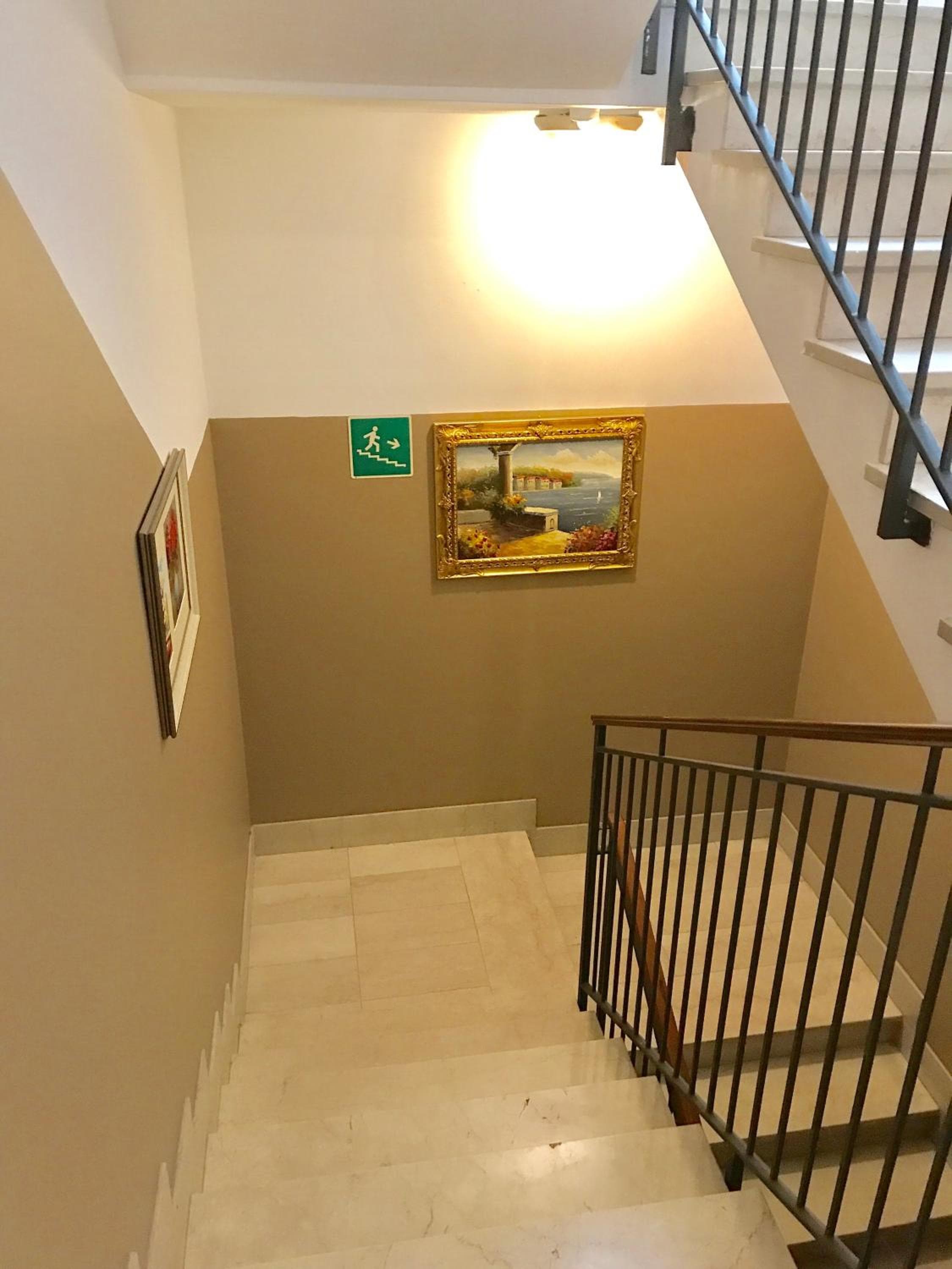 Hotel Mythos — 12