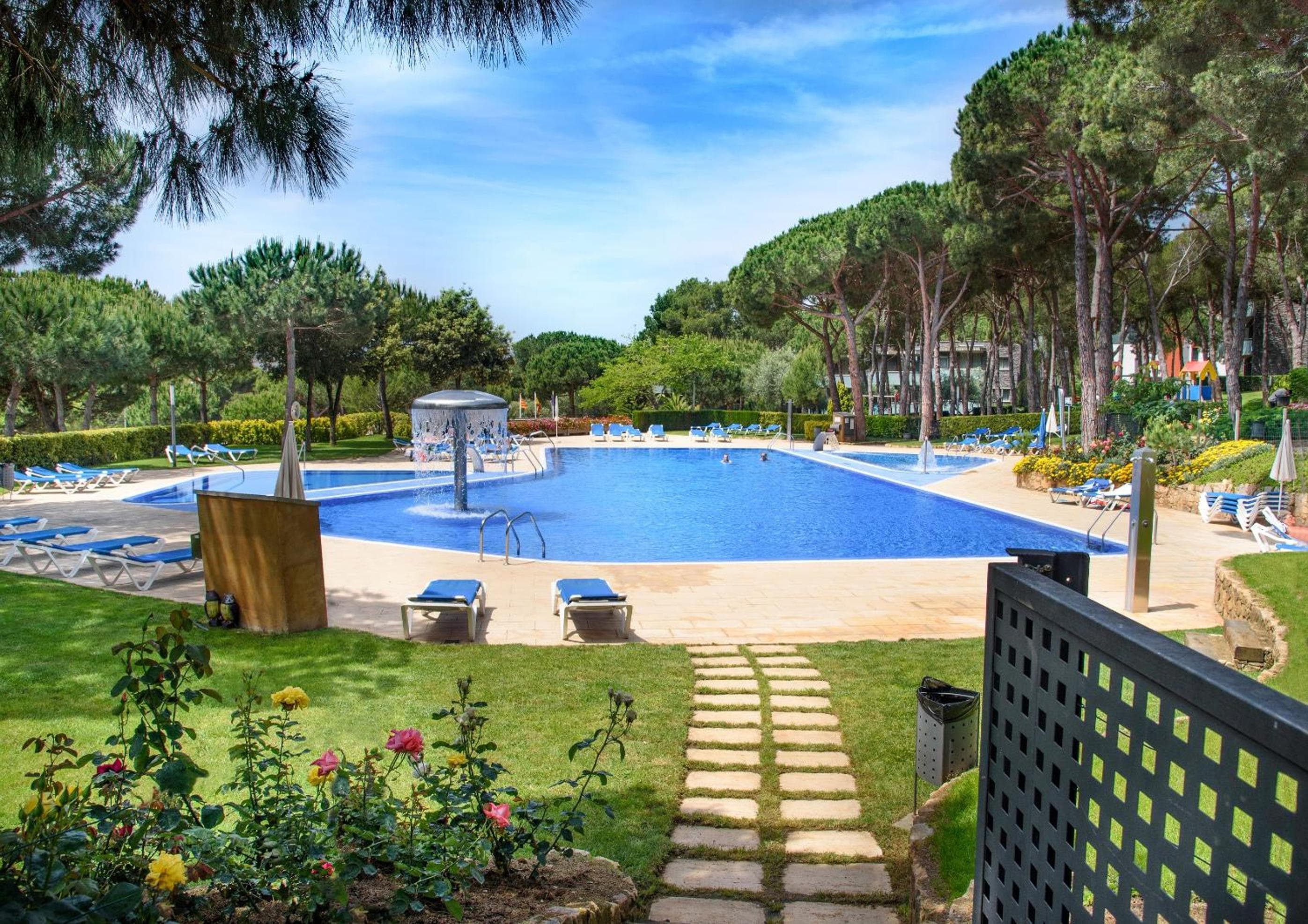 Aparthotel Ciutat de Palol — 1