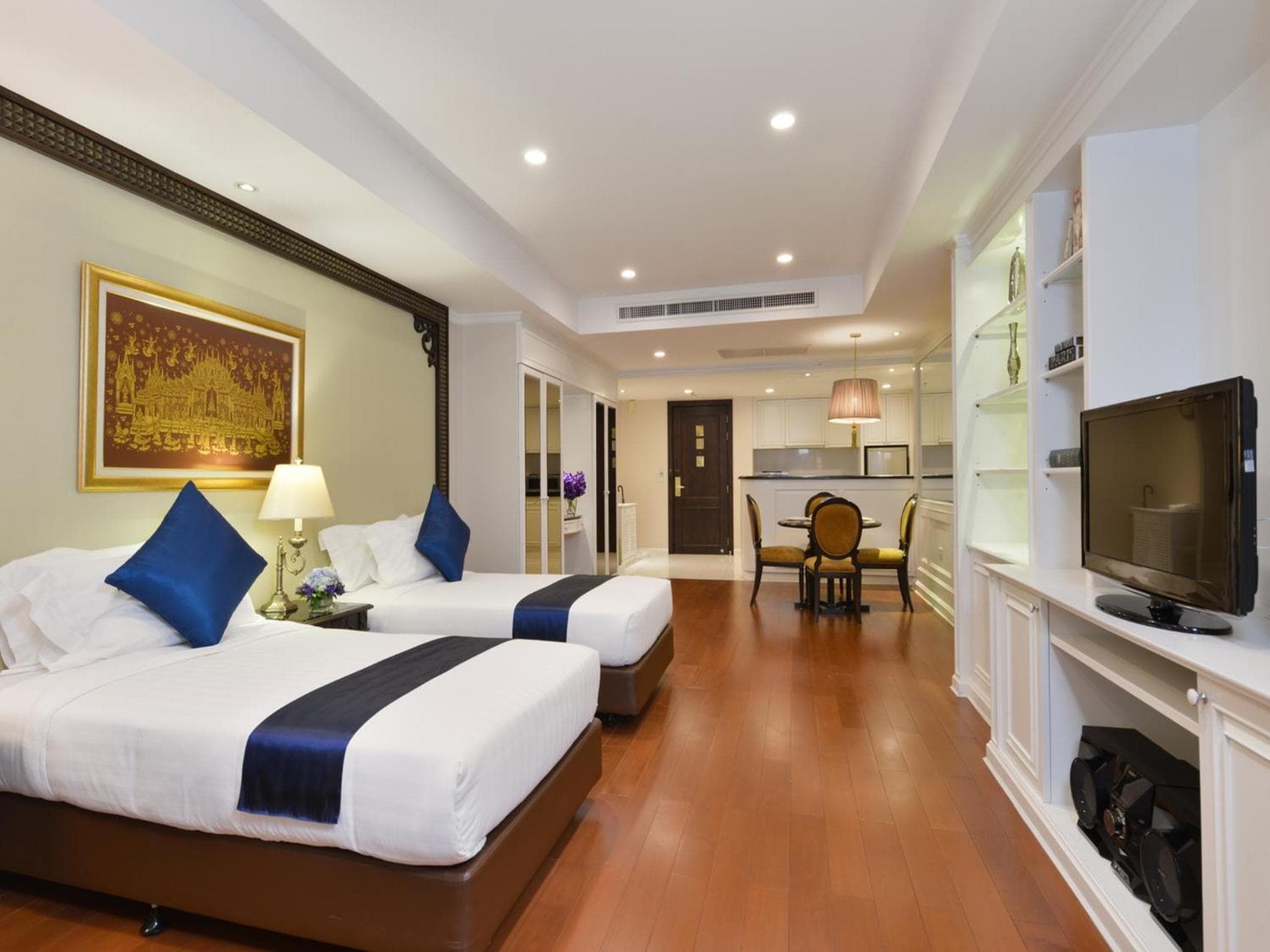 Centre Point Plus Hotel Silom — 29