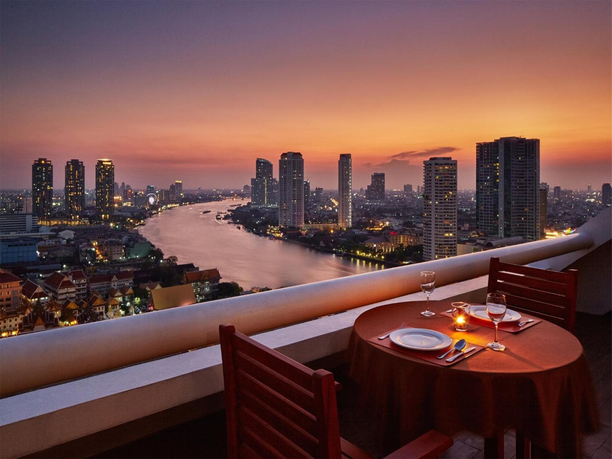 Centre Point Plus Hotel Silom — 24