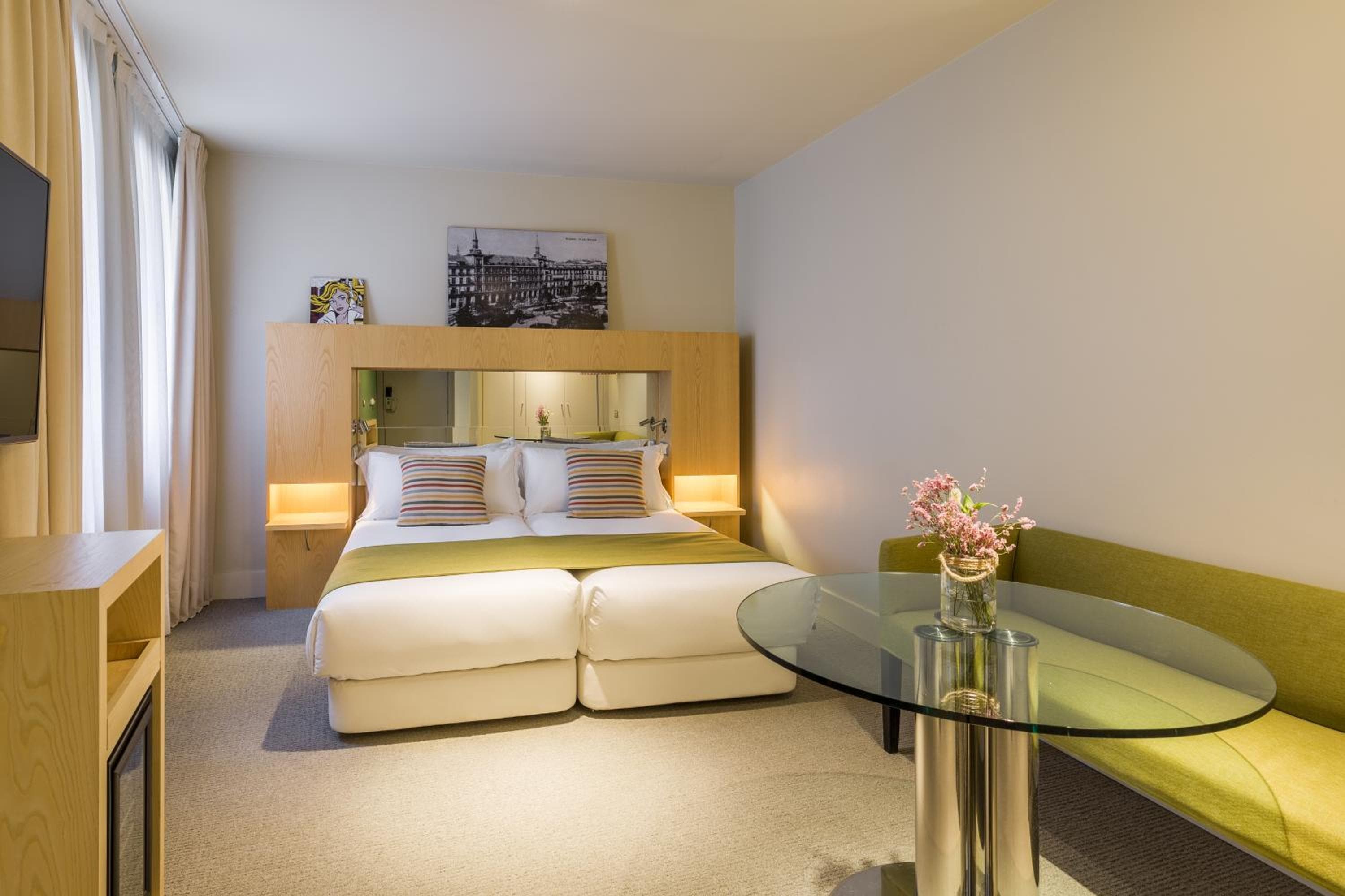 Hotel Room Mate Alicia — 26